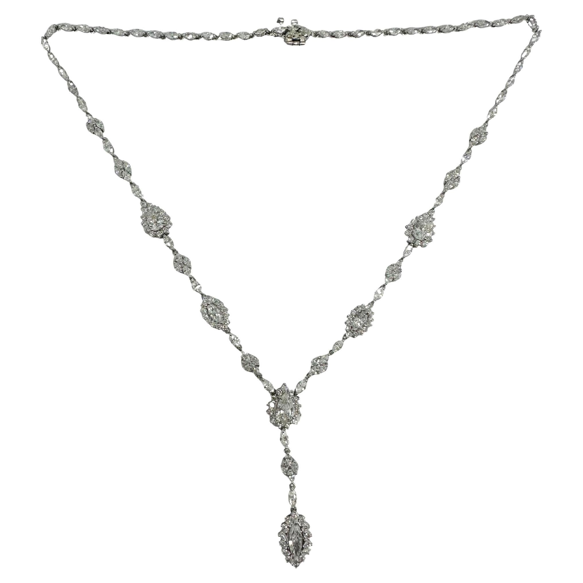 Collier Lariat en or blanc 18K avec diamants en forme de poire et de marquise en vente