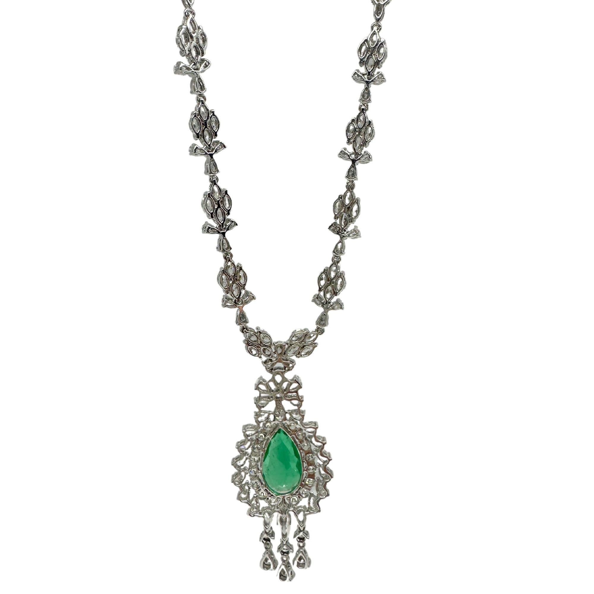 18K White Gold Marquise and Pearl Cut Diamond and Pear Cut Emerald Drop Necklace In Good Condition For Sale In New York, NY