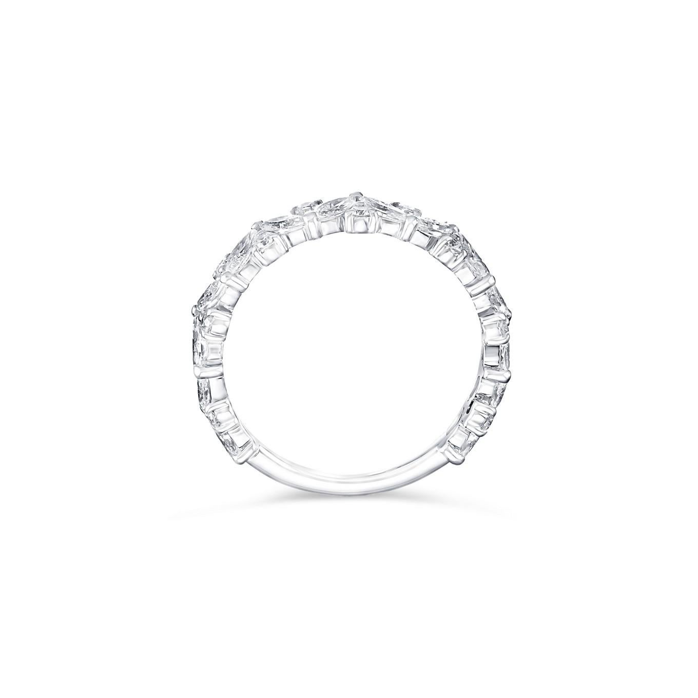 18k White Gold Marquise and Round Diamond Band In New Condition For Sale In New York City, NY