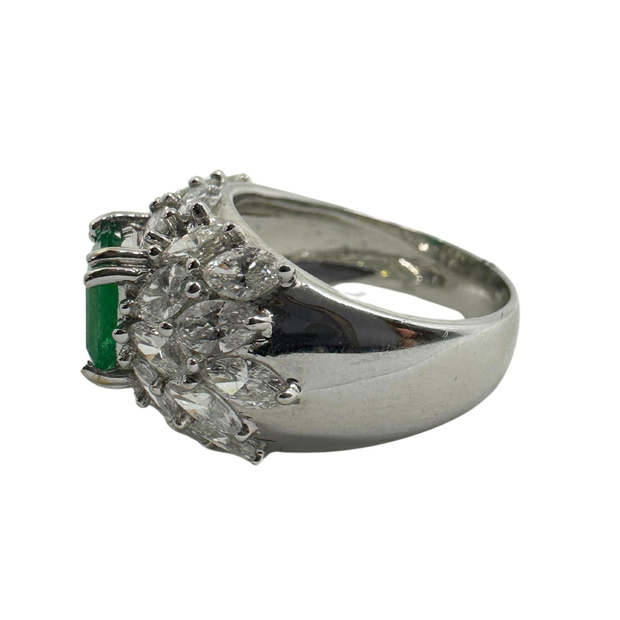 18k White Gold Marquise Cut Diamond and Emerald Ring In Good Condition For Sale In New York, NY