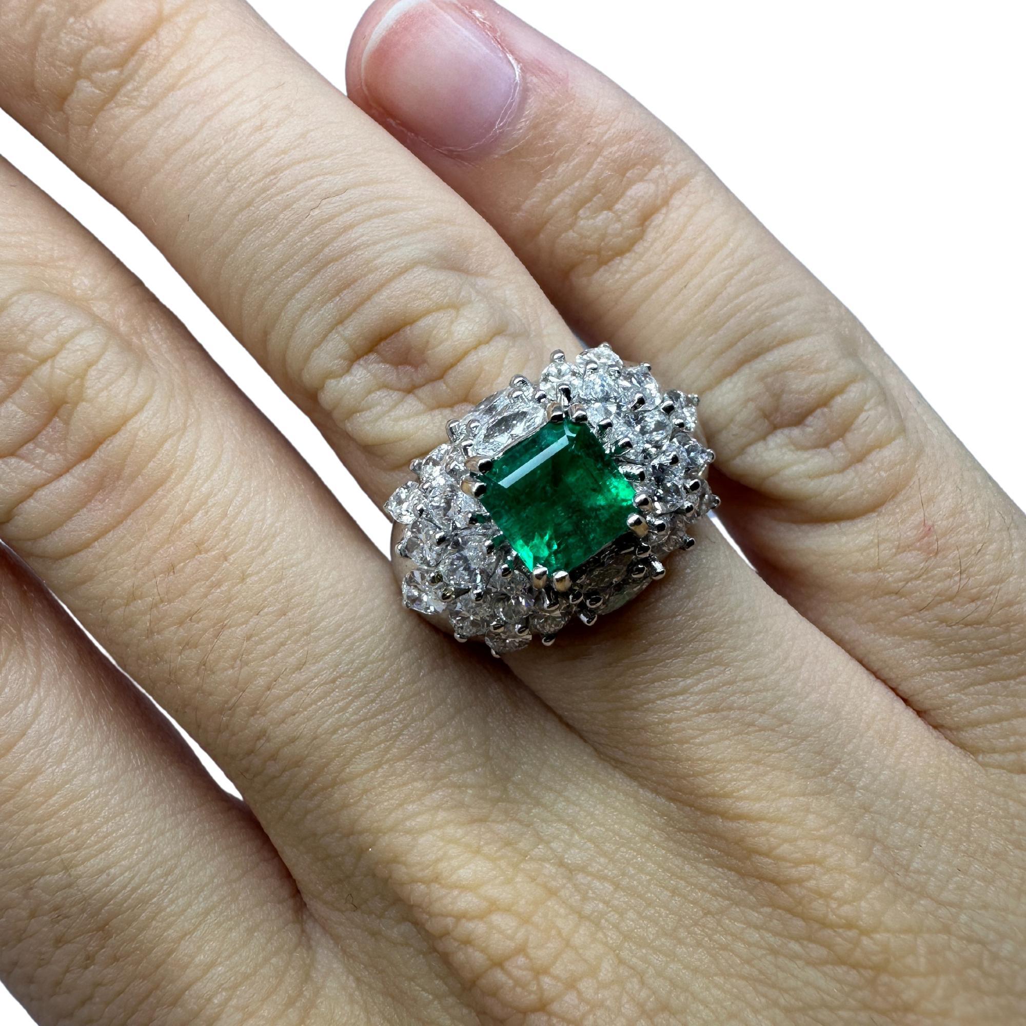 18k White Gold Marquise Cut Diamond and Emerald Ring For Sale 2