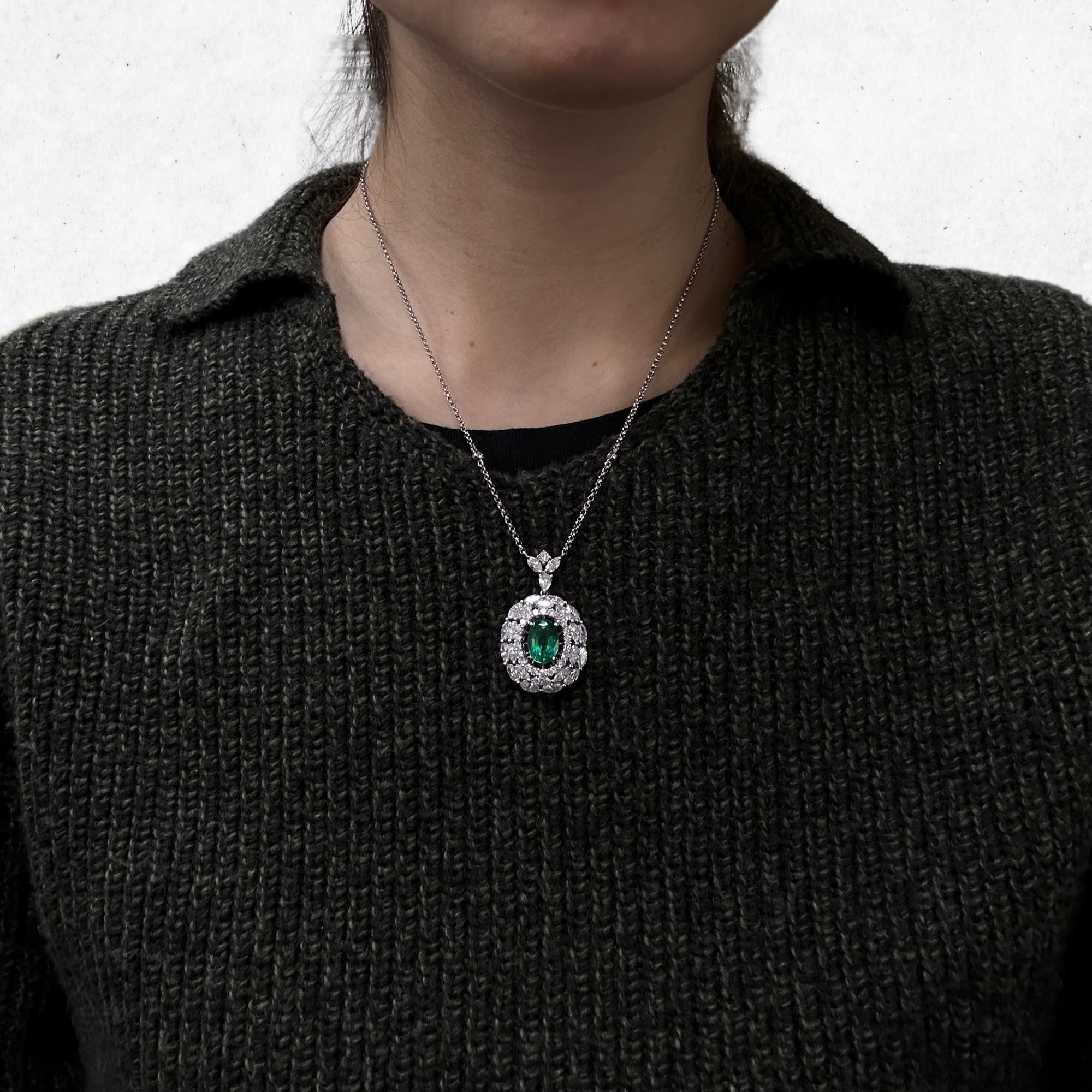 Oval Cut 18K White Gold Marquise Cut Diamond and Oval Emerald Necklace For Sale