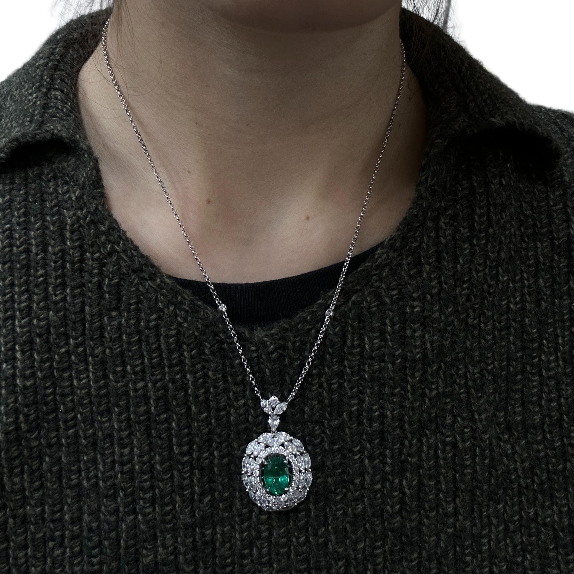 18K White Gold Marquise Cut Diamond and Oval Emerald Necklace For Sale 2