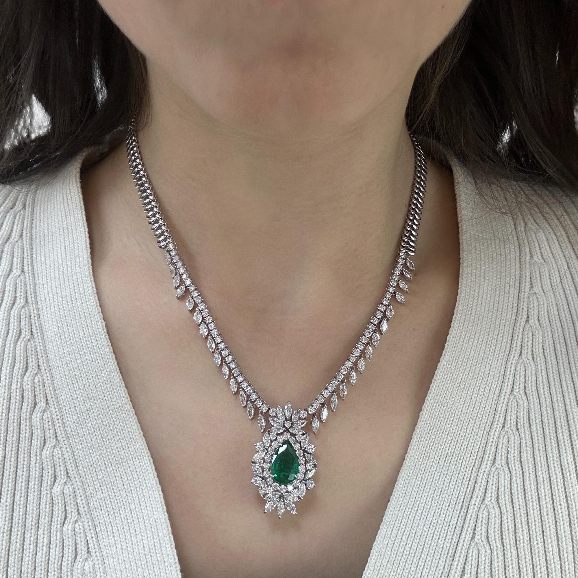 Mixed Cut 18K White Gold Marquise Cut Diamond and Pear Cut Emerald Necklace For Sale