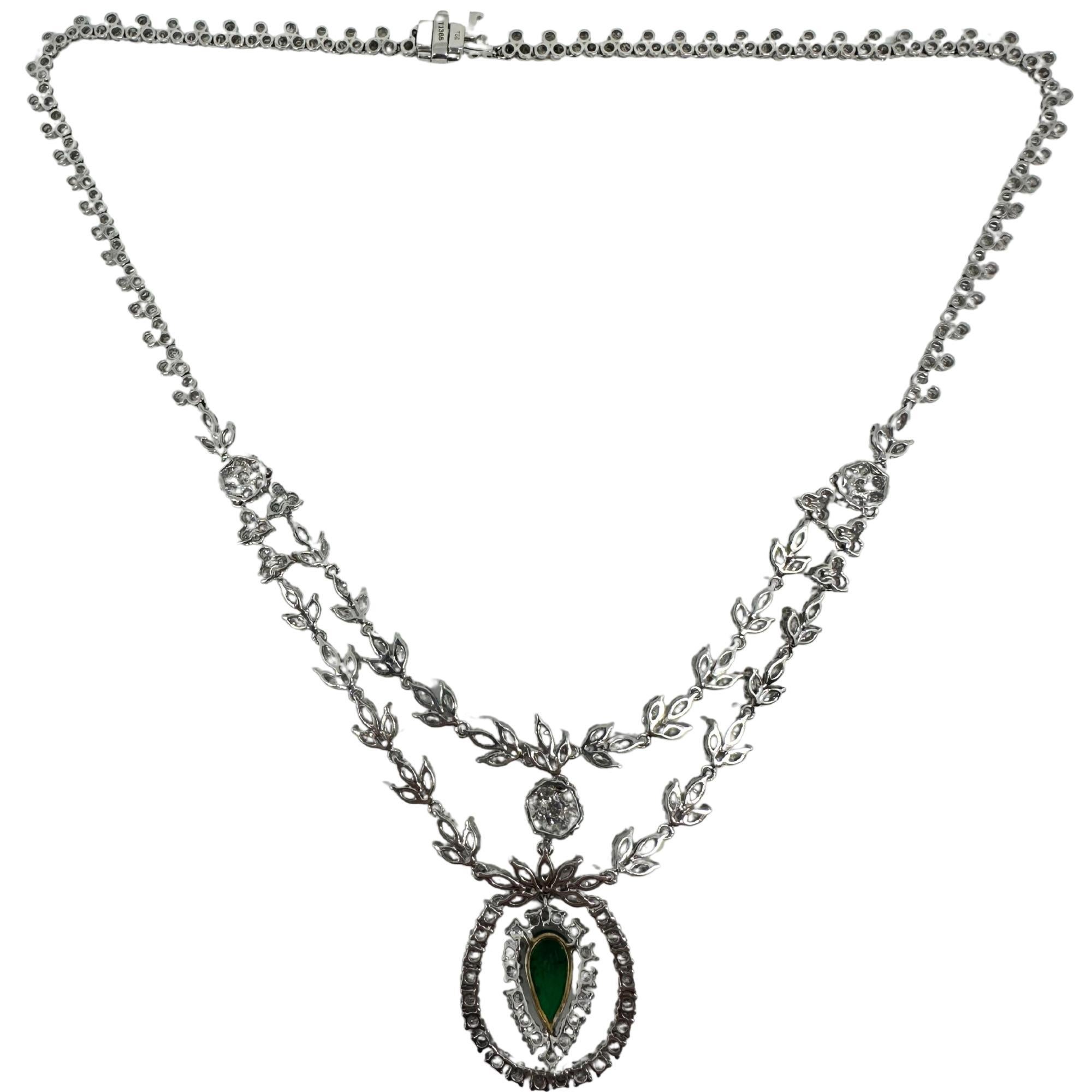 18K White Gold Marquise Cut Diamond and Pear Cut Emerald Necklace In Good Condition For Sale In New York, NY