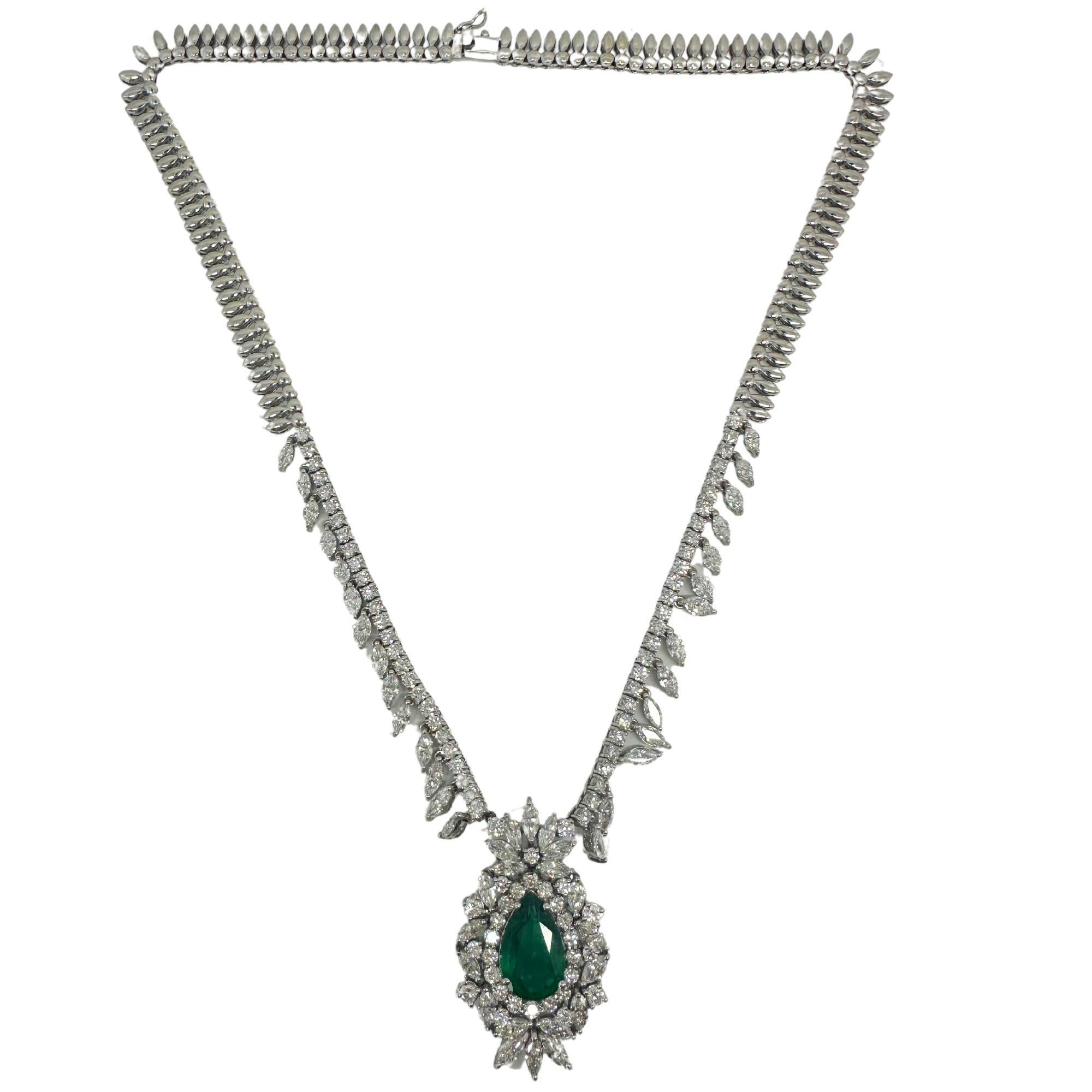 18K White Gold Marquise Cut Diamond and Pear Cut Emerald Necklace In Good Condition For Sale In New York, NY