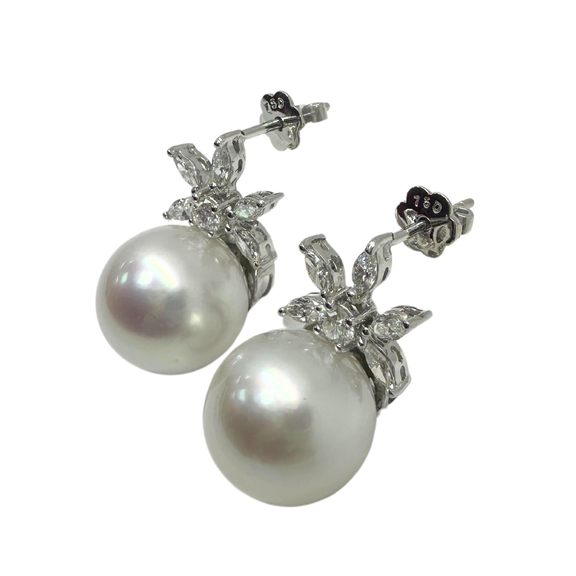 Taille Marquise Boucles d'oreilles en or blanc 18 carats, diamants taille marquise et perles en vente