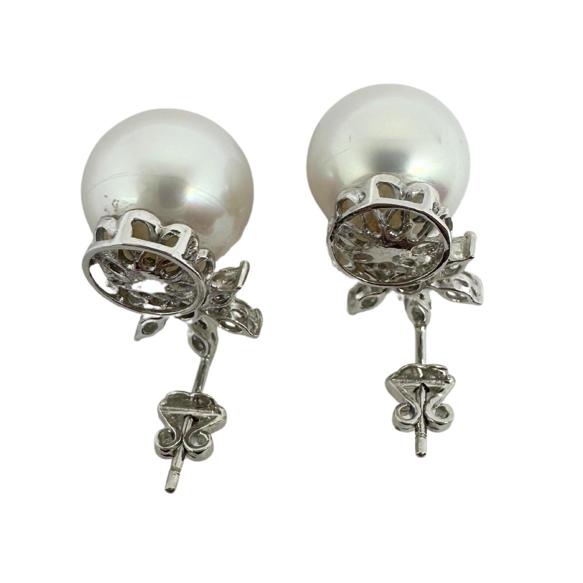 Boucles d'oreilles en or blanc 18 carats, diamants taille marquise et perles en vente 3