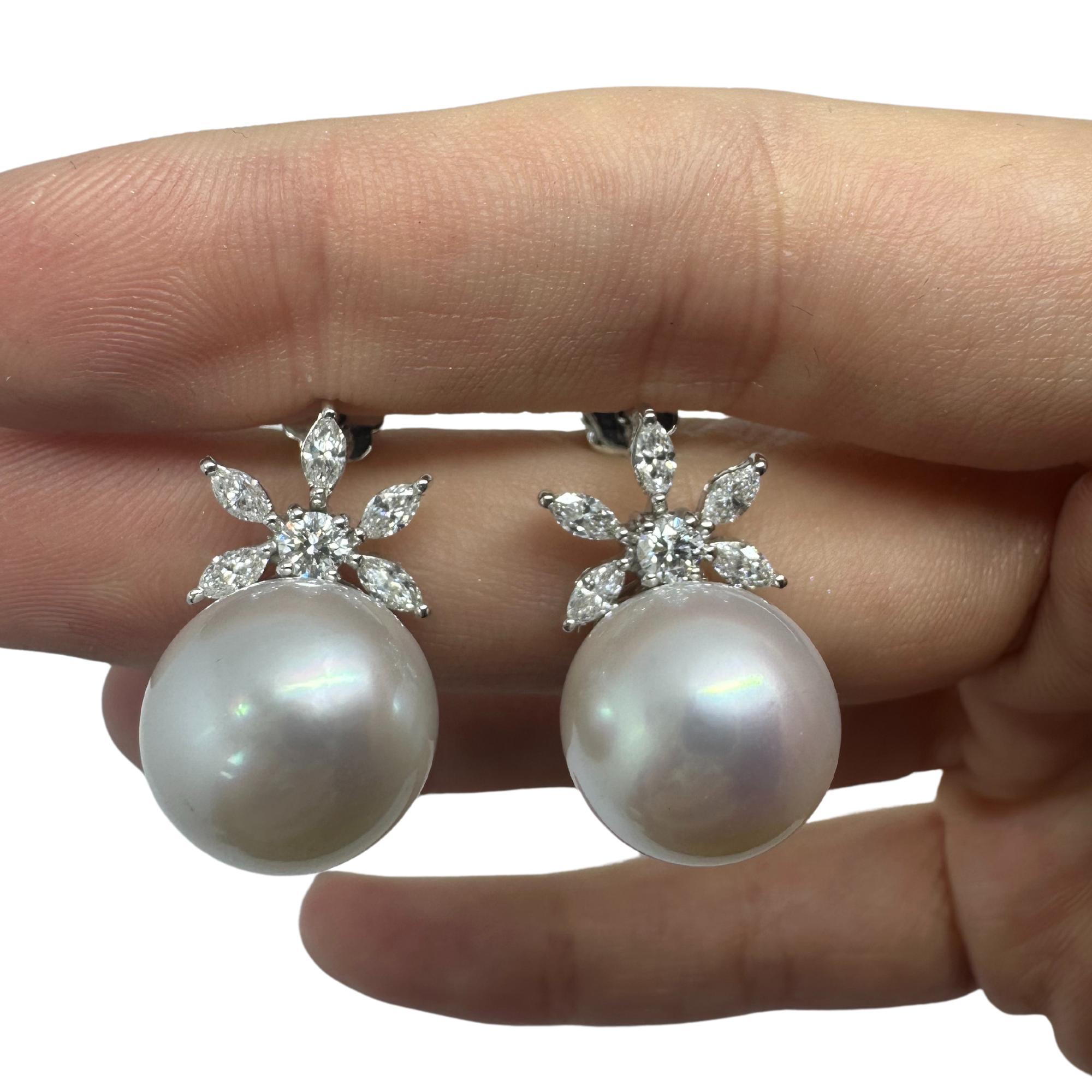 Boucles d'oreilles en or blanc 18 carats, diamants taille marquise et perles en vente 4