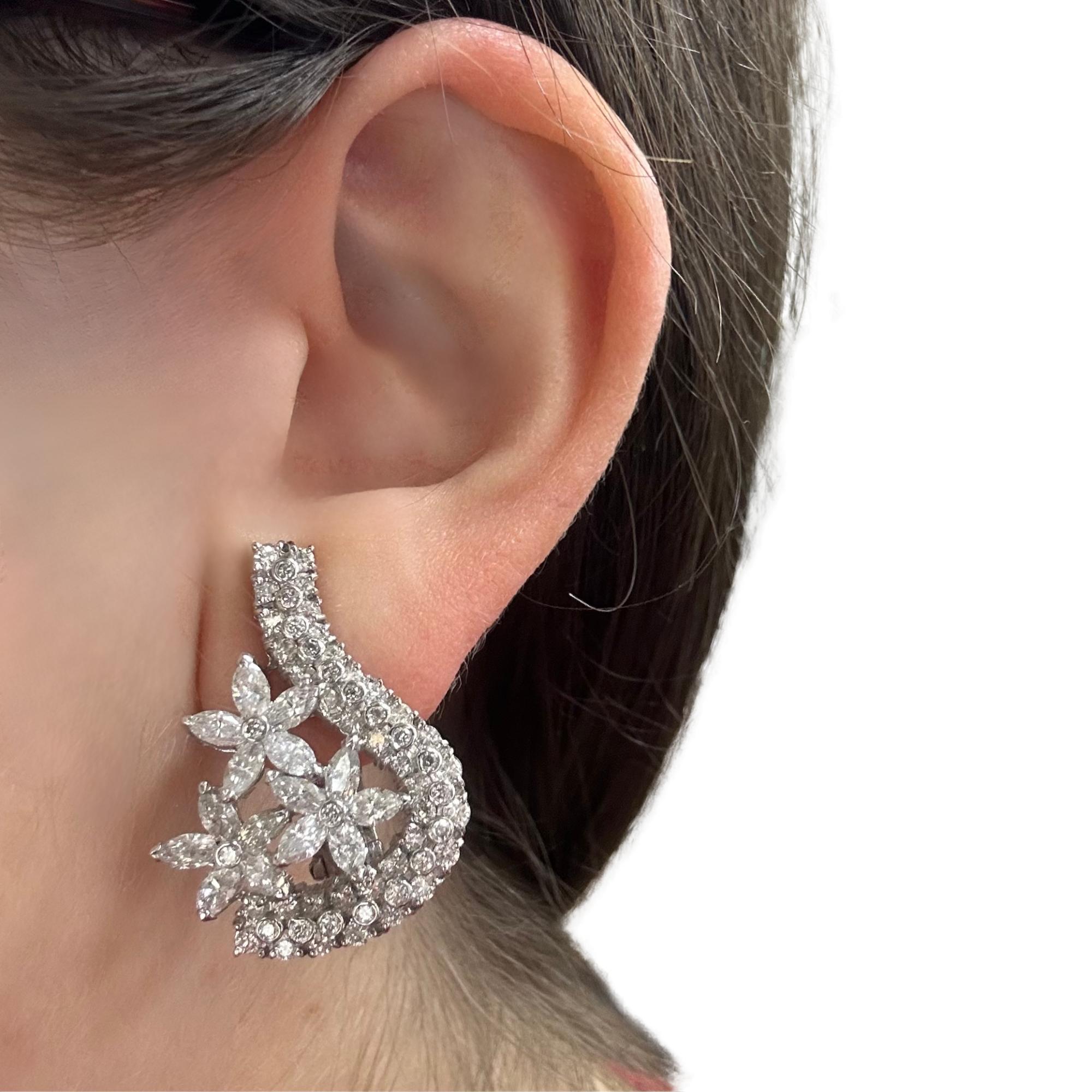 Taille Marquise Boucles d'oreilles en or blanc 18K avec diamants taillés en marquise en vente