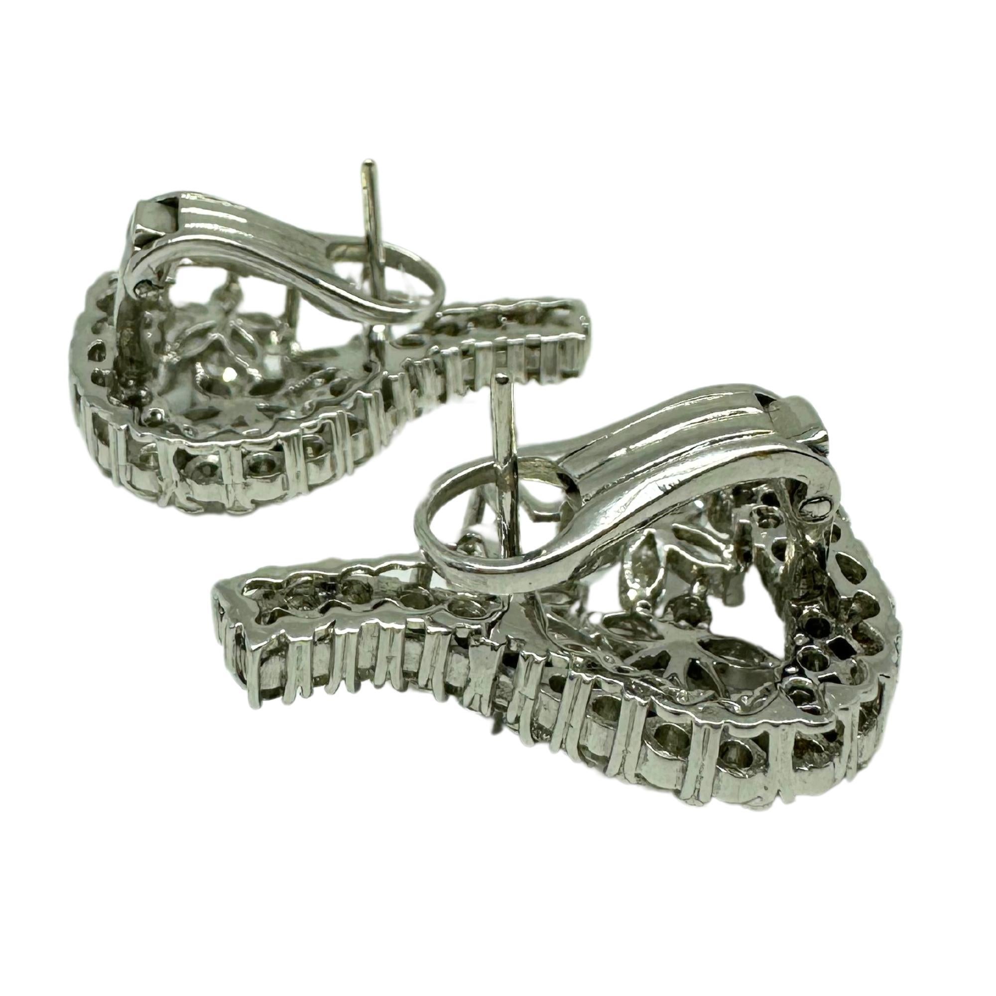 Boucles d'oreilles en or blanc 18K avec diamants taillés en marquise Bon état - En vente à New York, NY