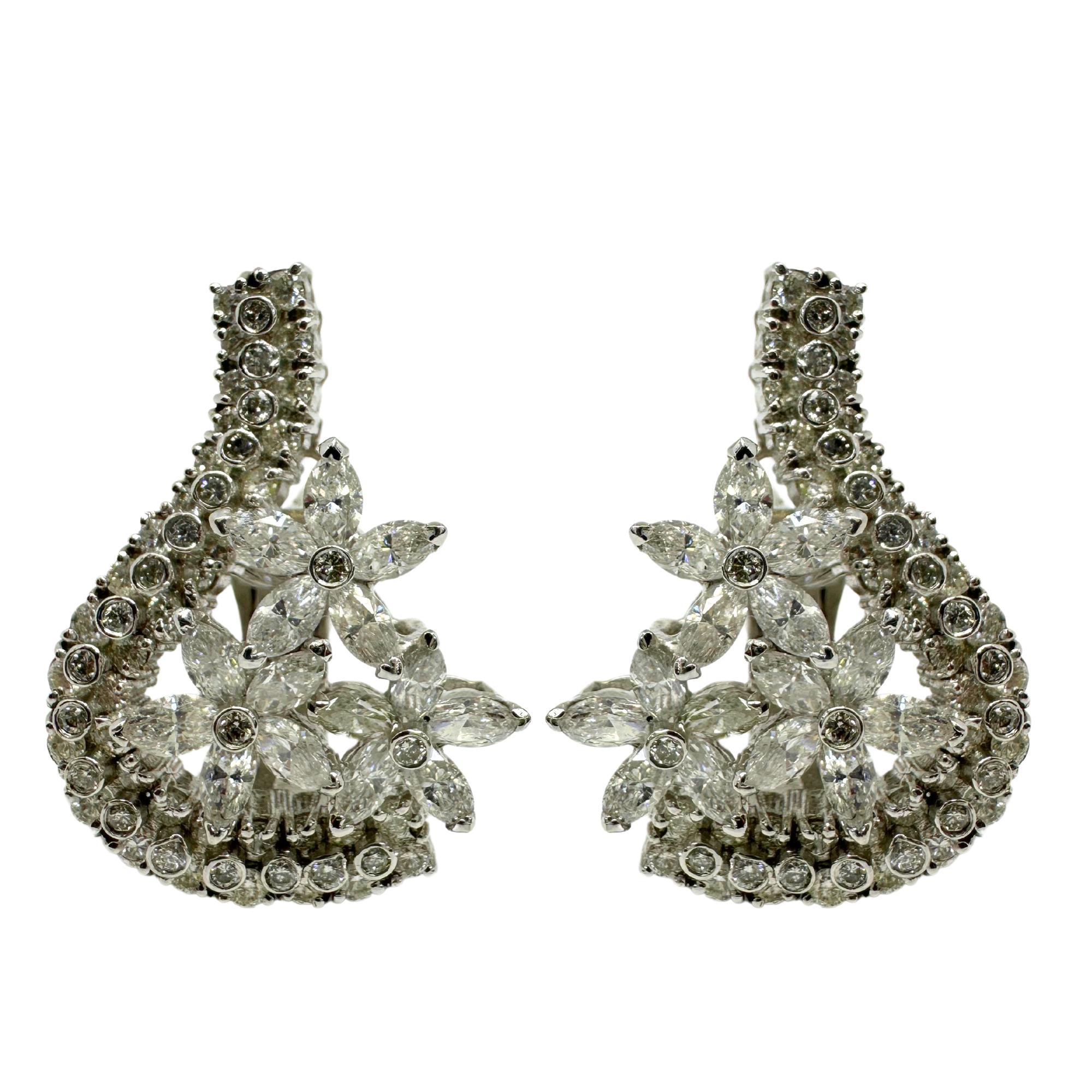 Boucles d'oreilles en or blanc 18K avec diamants taillés en marquise en vente 2
