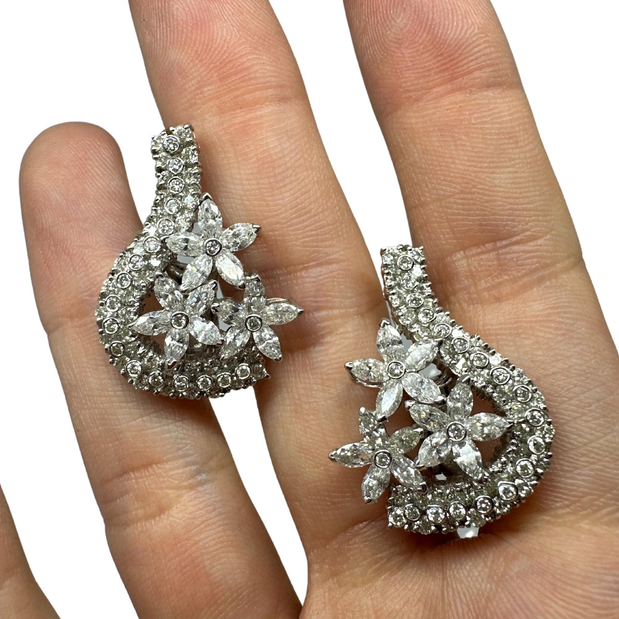 Boucles d'oreilles en or blanc 18K avec diamants taillés en marquise en vente 3