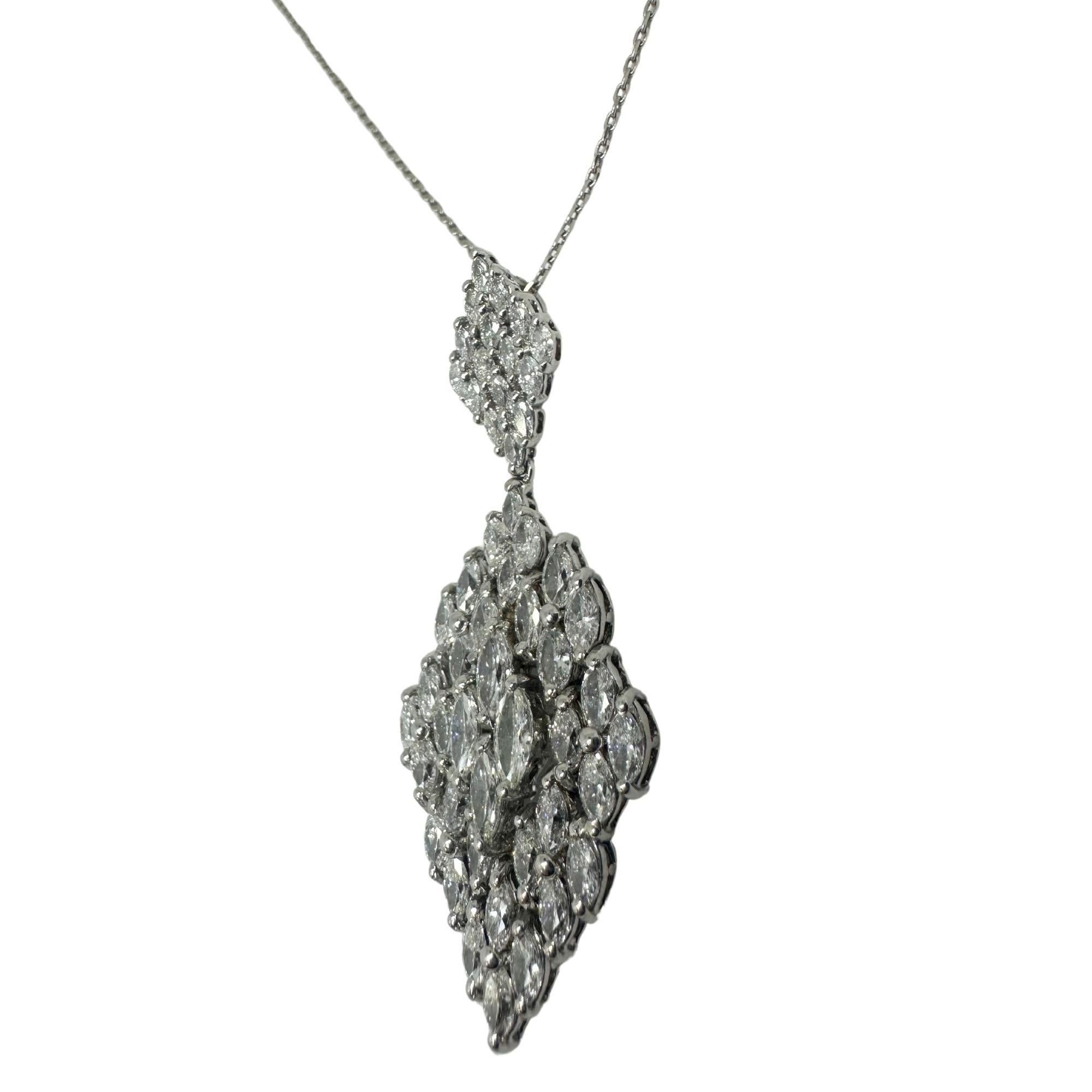 Collana con ciondolo con diamante taglio marquise in oro bianco 18K in vendita 2