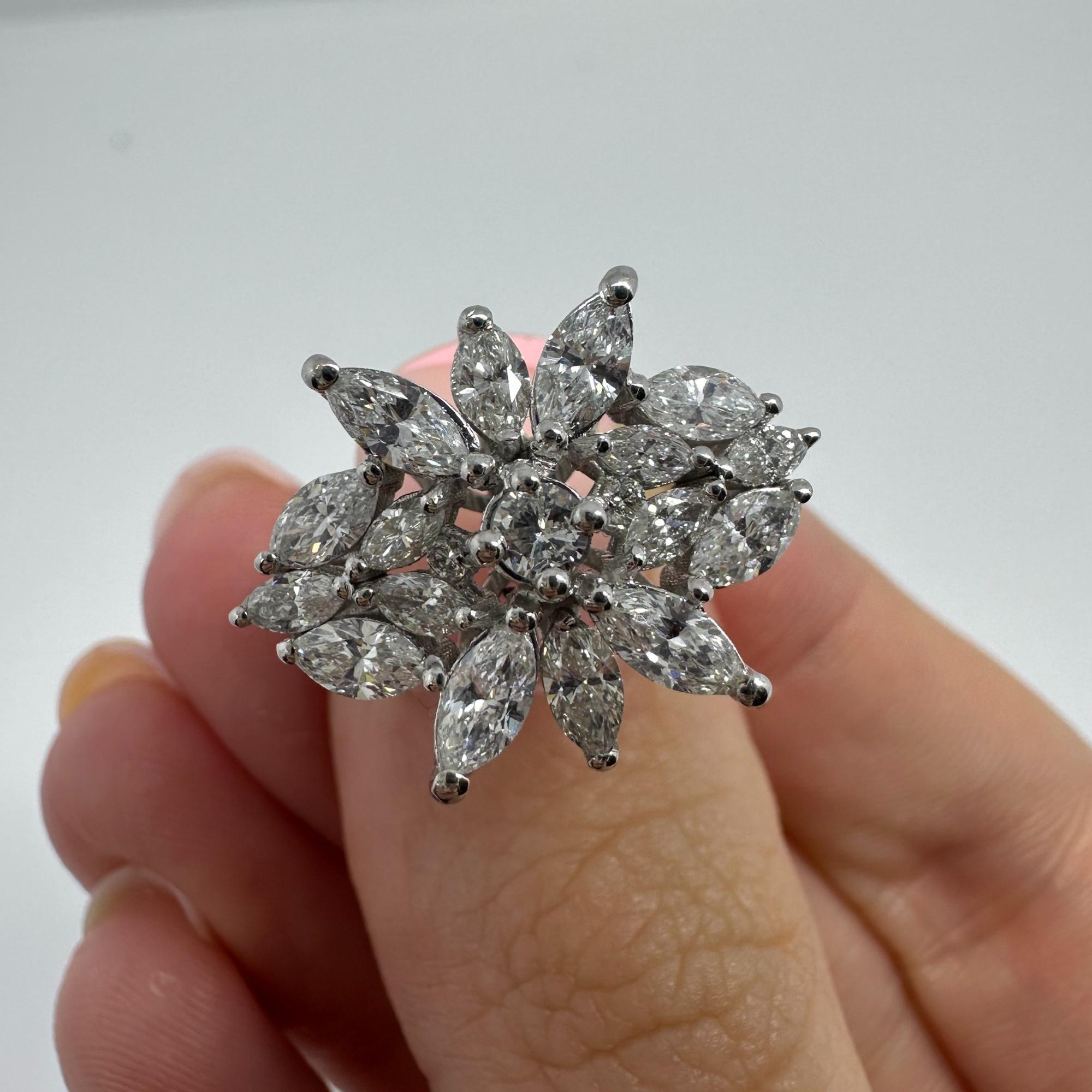 Anello con diamante taglio marquise in oro bianco 18 carati in vendita 5