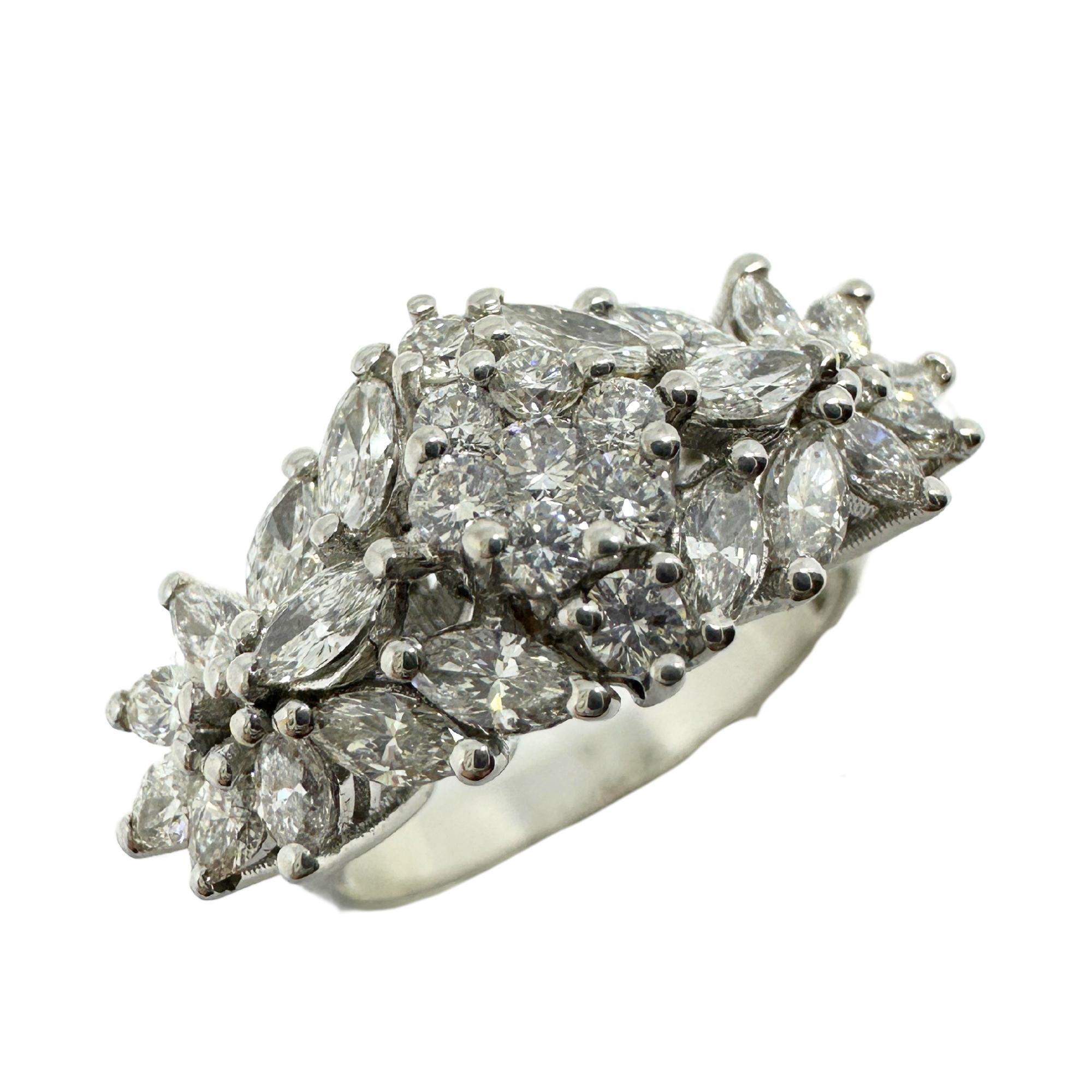 18k White Gold Marquise Cut Diamond Ring
Condition: In good condition with some minor surface wear consistent with age.
Ring size: 7.75
Markings: 