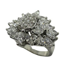 18 Karat Weißgold Diamantring mit Marquise-Schliff
