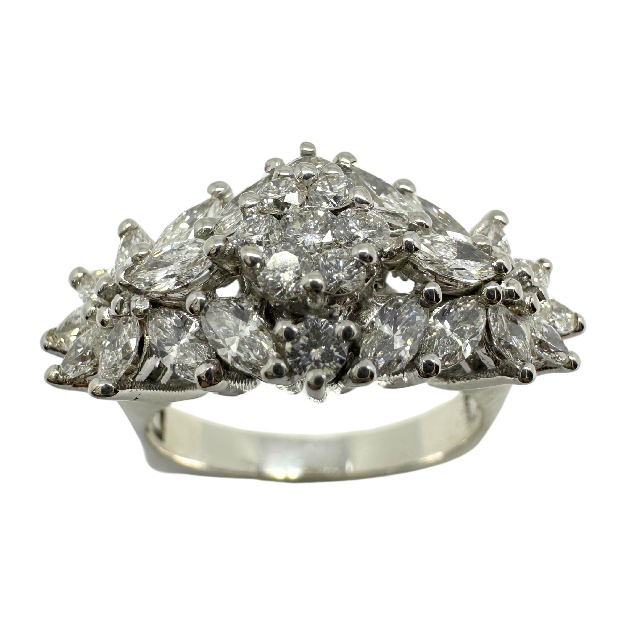 18k White Gold Marquise Cut Diamond Ring In Good Condition For Sale In New York, NY