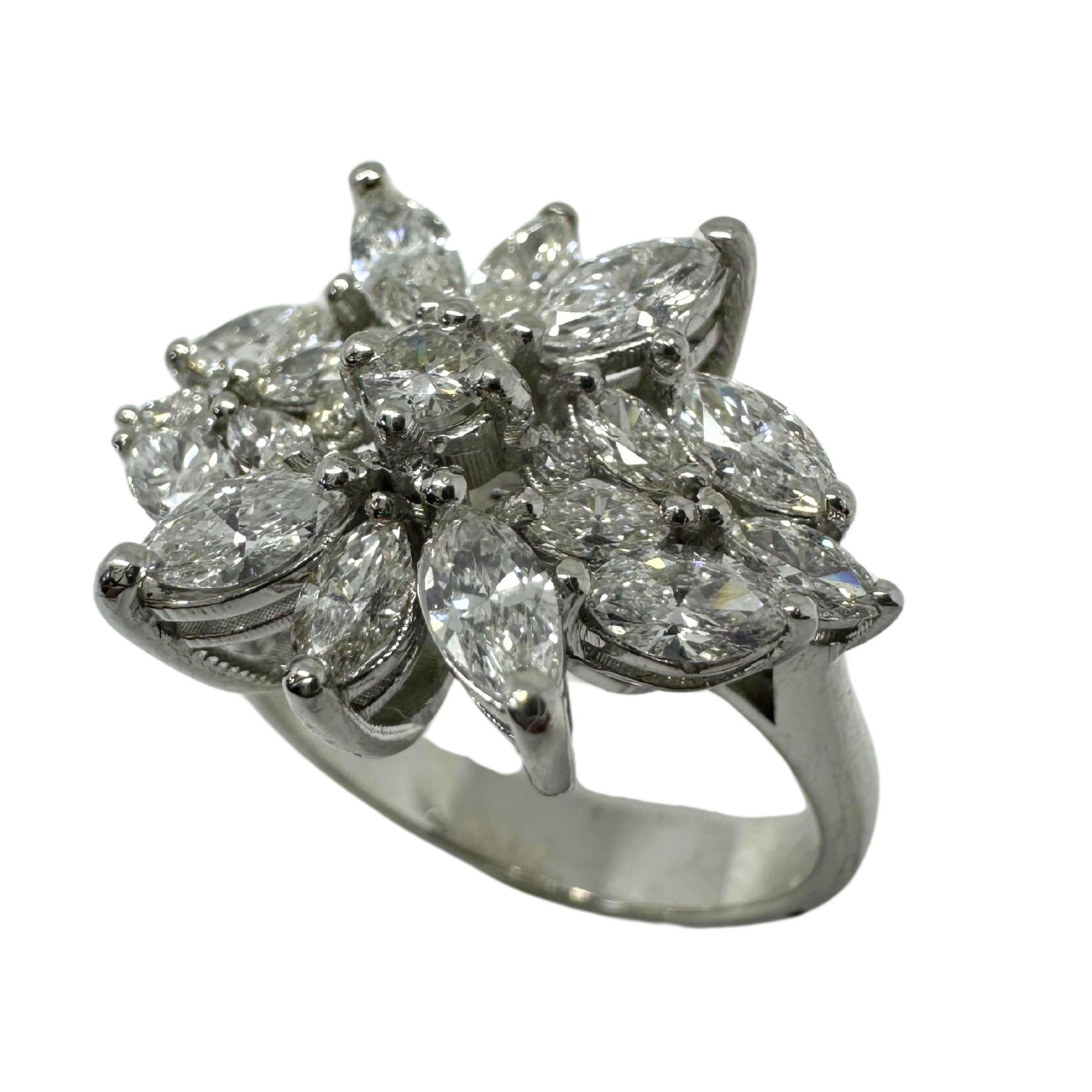 Anello con diamante taglio marquise in oro bianco 18 carati In condizioni buone in vendita a New York, NY