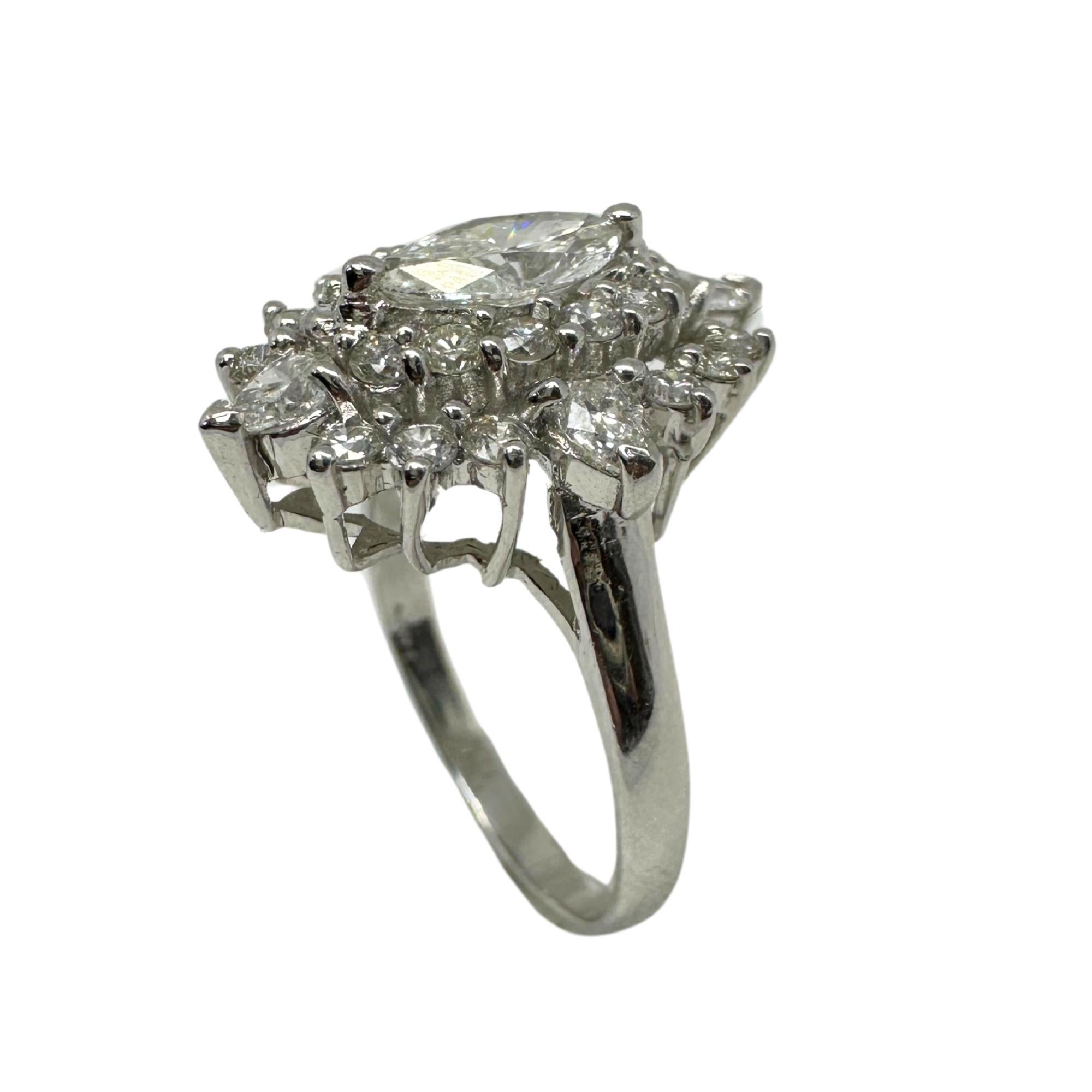 Anello con diamante taglio marquise in oro bianco 18 carati In condizioni buone in vendita a New York, NY