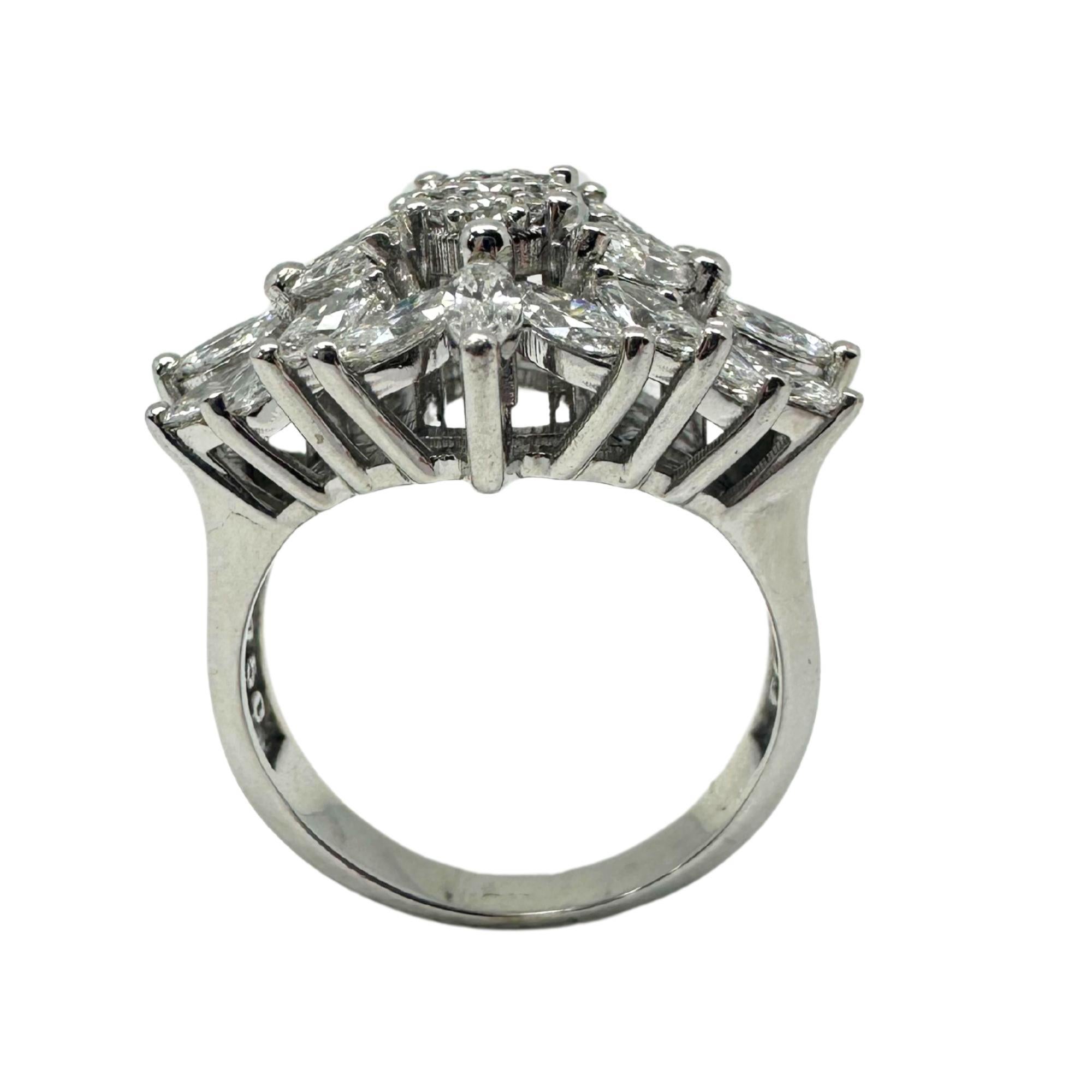Anello con diamante taglio marquise in oro bianco 18 carati In condizioni buone in vendita a New York, NY