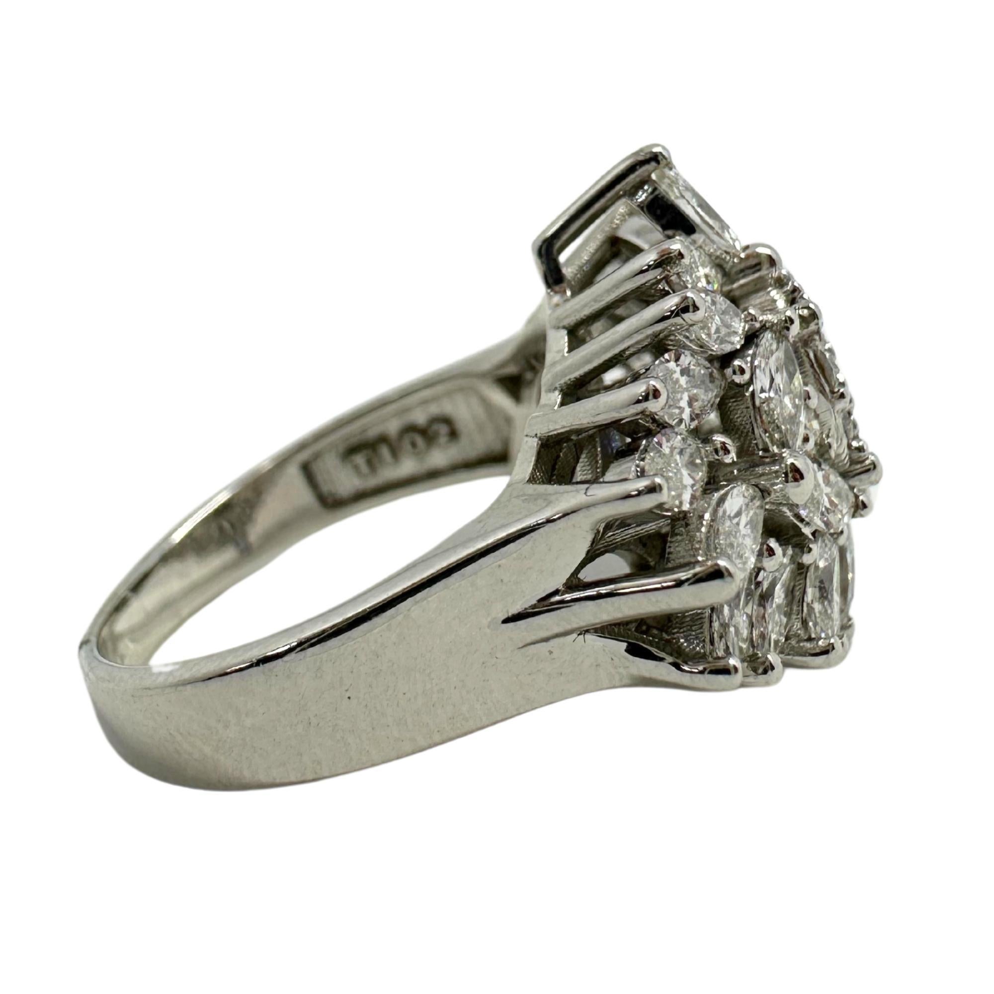 Anello con diamante taglio marquise in oro bianco 18 carati in vendita 1