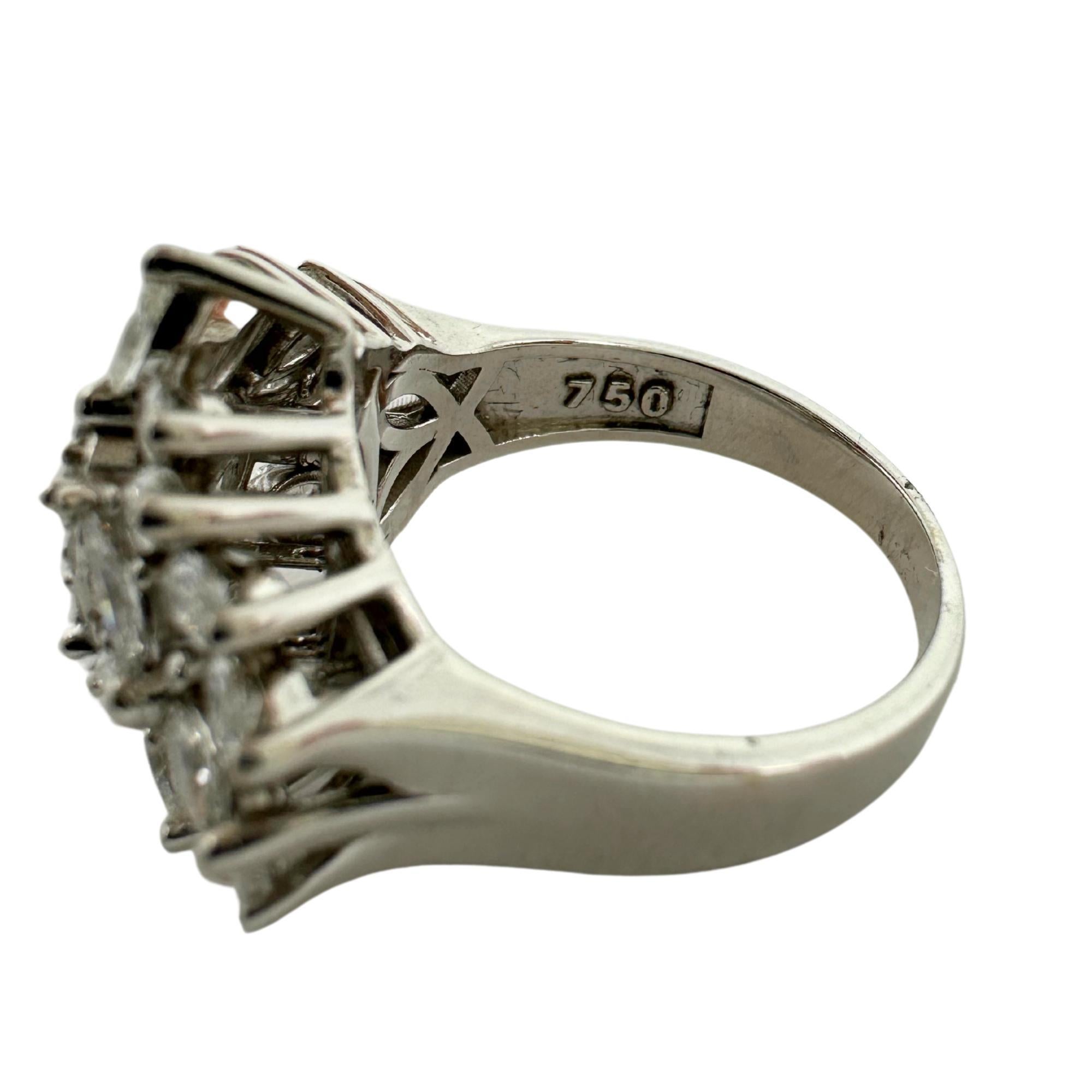 Anello con diamante taglio marquise in oro bianco 18 carati in vendita 2