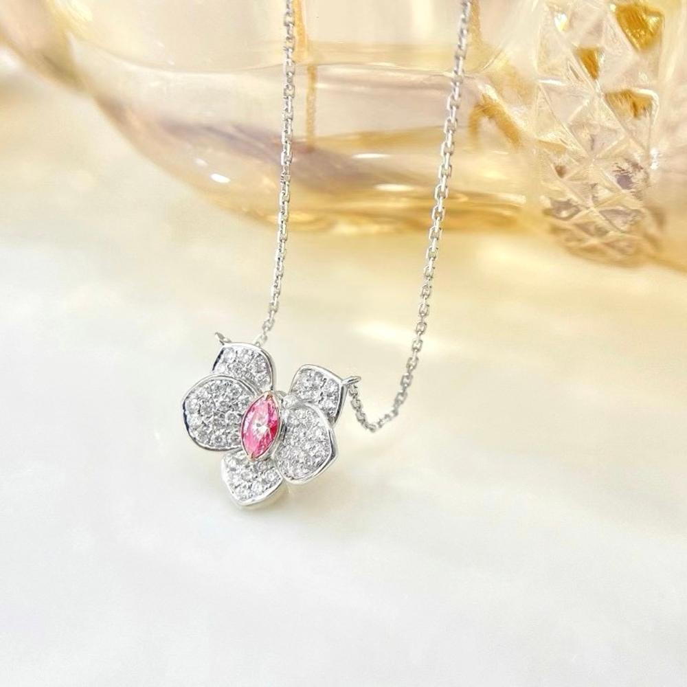 18K White Gold Fancy Pink Diamond & Diamond Pendant Necklace

1 Fancy Pink Diamond - 0.10 CT
Diamonds - 0.20 CT
Total Weight - 2.13 GM