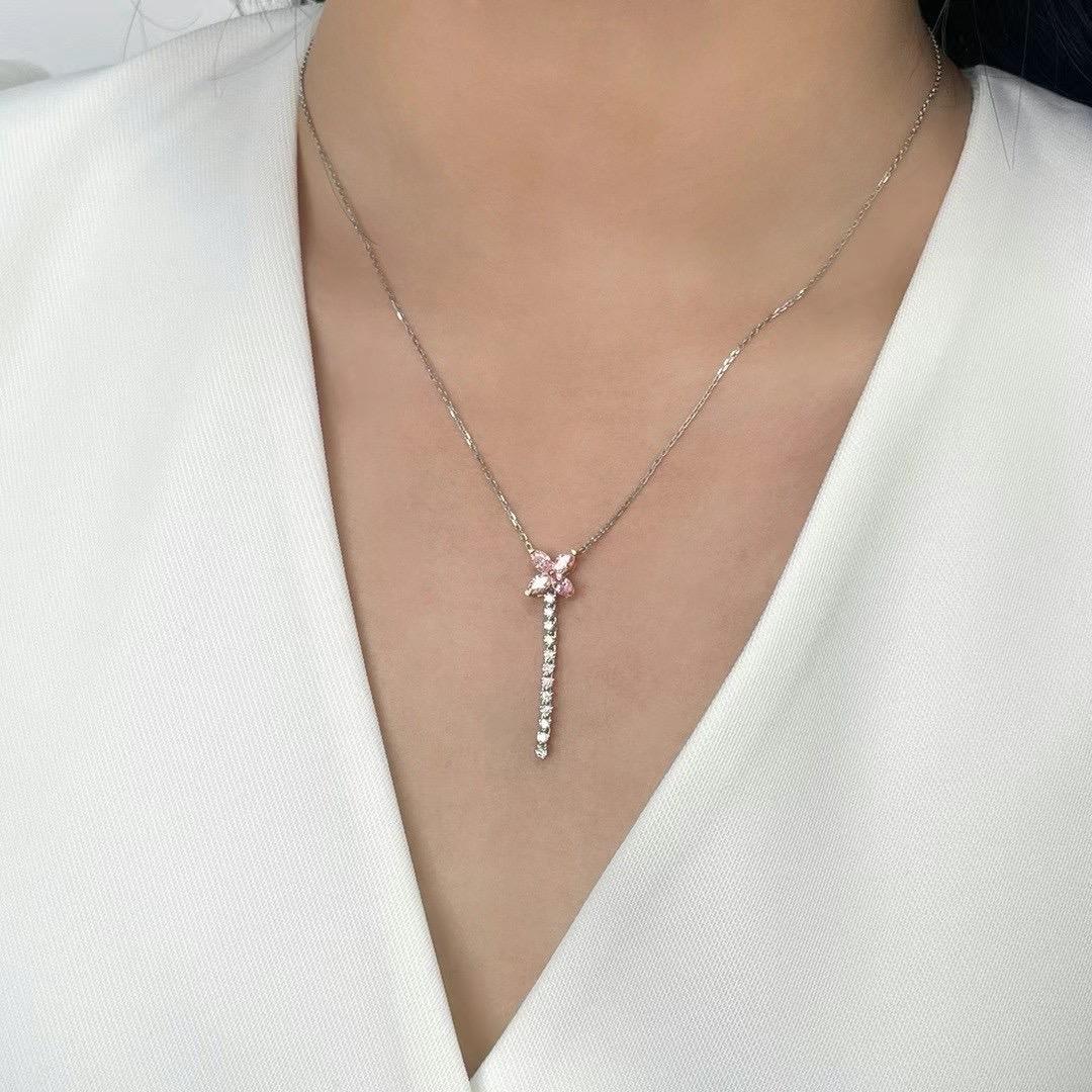 18K White Gold Marquise-Cut Fancy Pink Diamond & Diamond Pendant Necklace In New Condition For Sale In Kowloon, HK