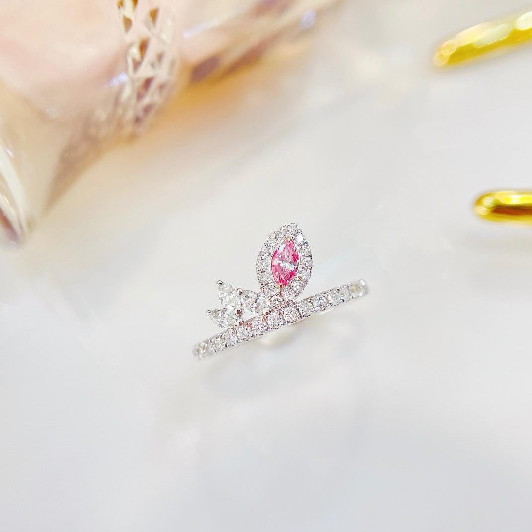 Modern 18K White Gold Marquise-Cut Fancy Pink Diamond Ring For Sale