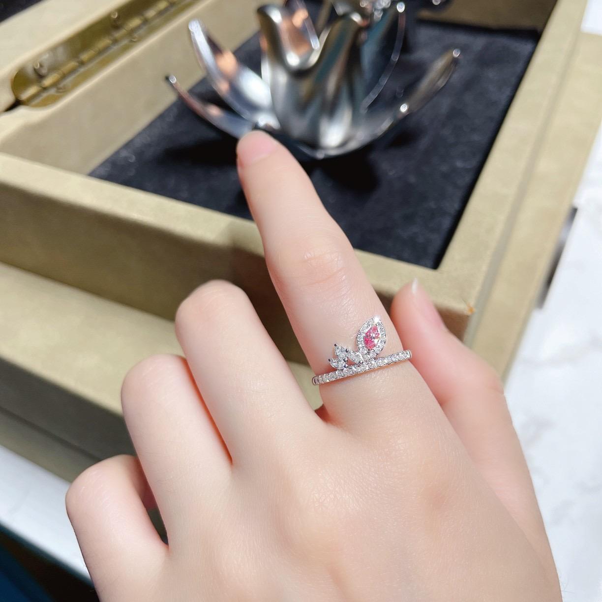Marquise Cut 18K White Gold Marquise-Cut Fancy Pink Diamond Ring For Sale