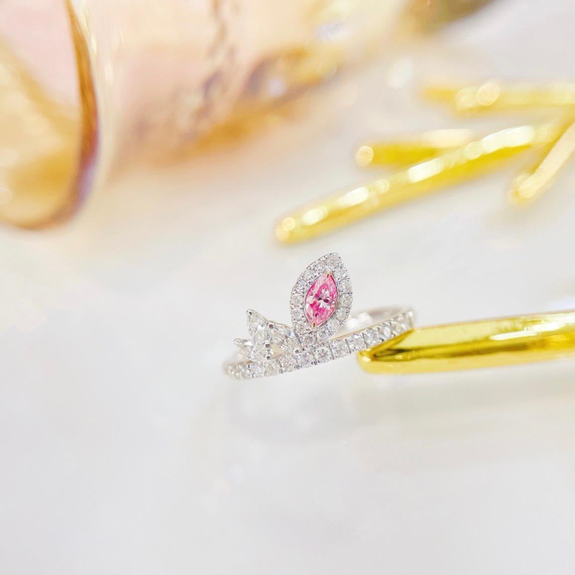 18K White Gold Marquise-Cut Fancy Pink Diamond Ring In New Condition For Sale In Kowloon, HK