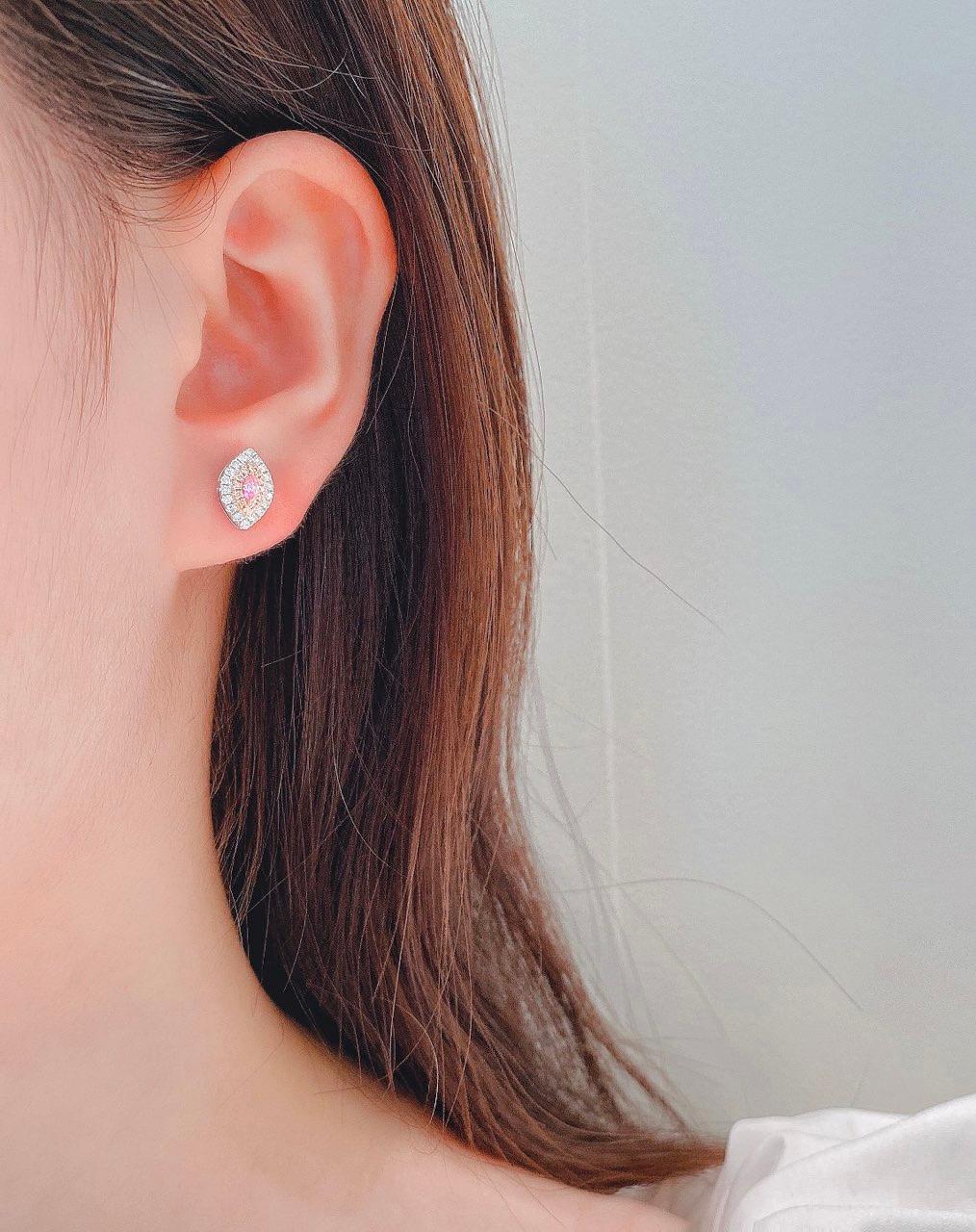 18K White Gold Marquise-Cut Fancy Pink Diamond Stud Earrings In New Condition For Sale In Kowloon, HK