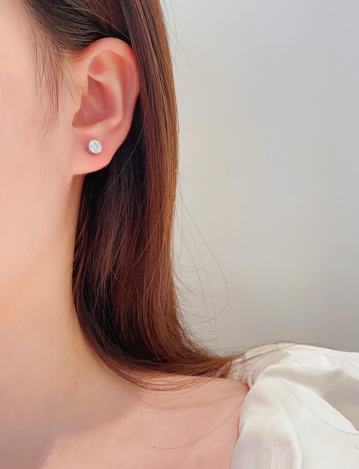 Marquise Cut 18K White Gold Marquise-Cut White Diamond Stud Earrings For Sale