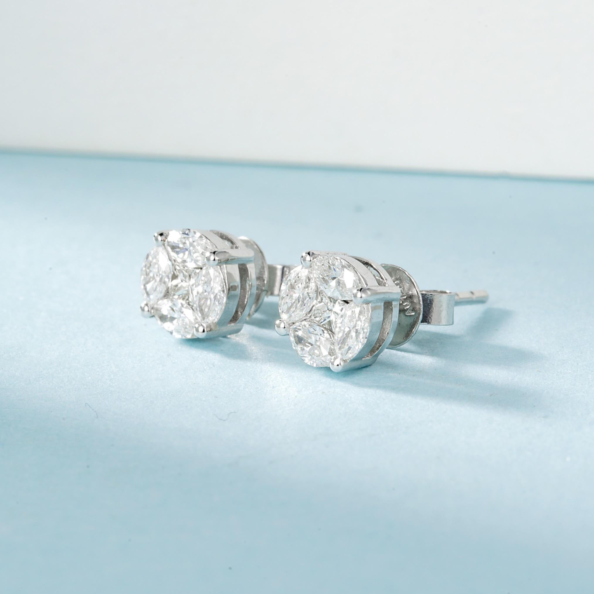 18K White Gold Marquise-Cut White Diamond Stud Earrings In New Condition For Sale In Kowloon, HK