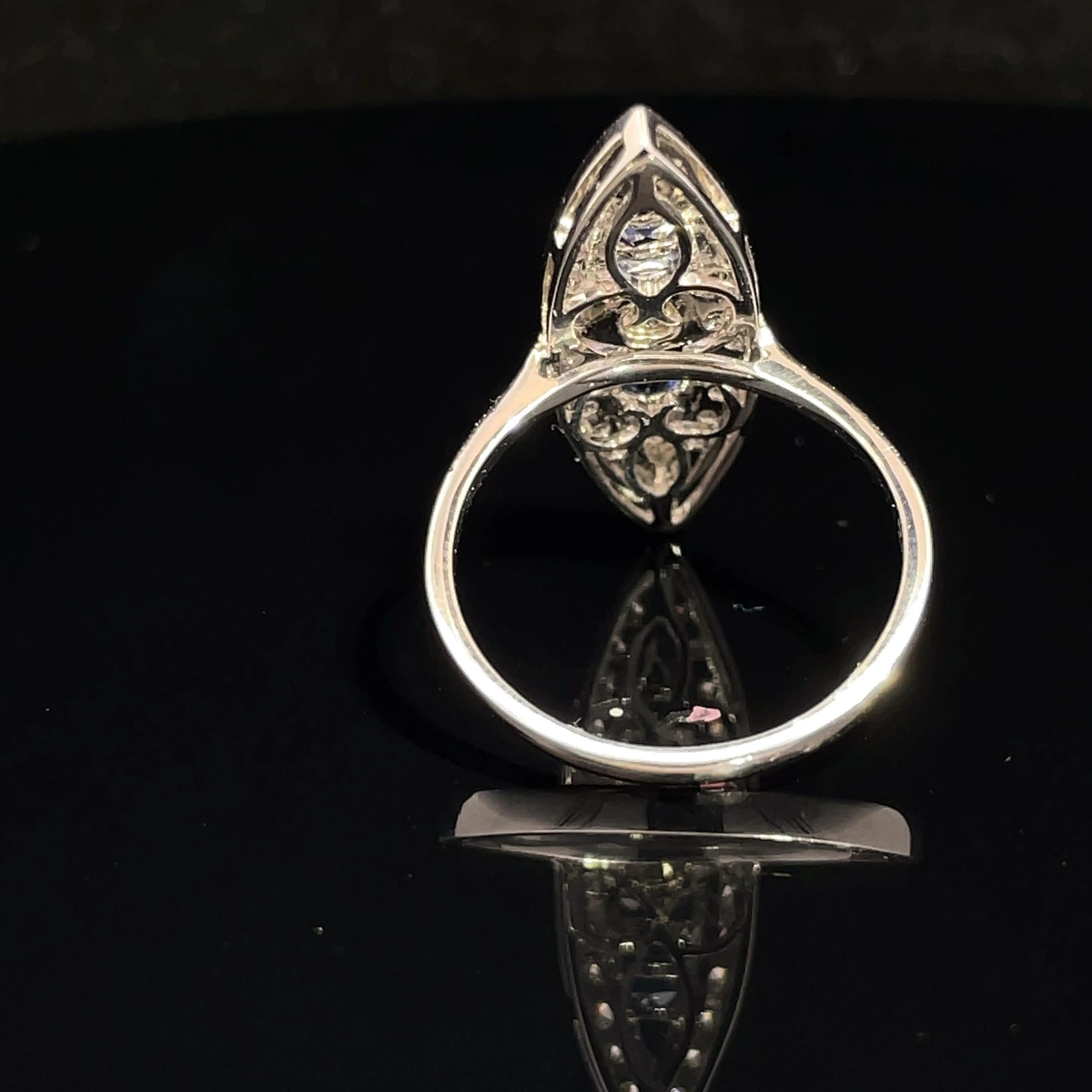 18k Weißgold Marquise Form Diamant & Saphir Ring für Damen oder Herren im Angebot