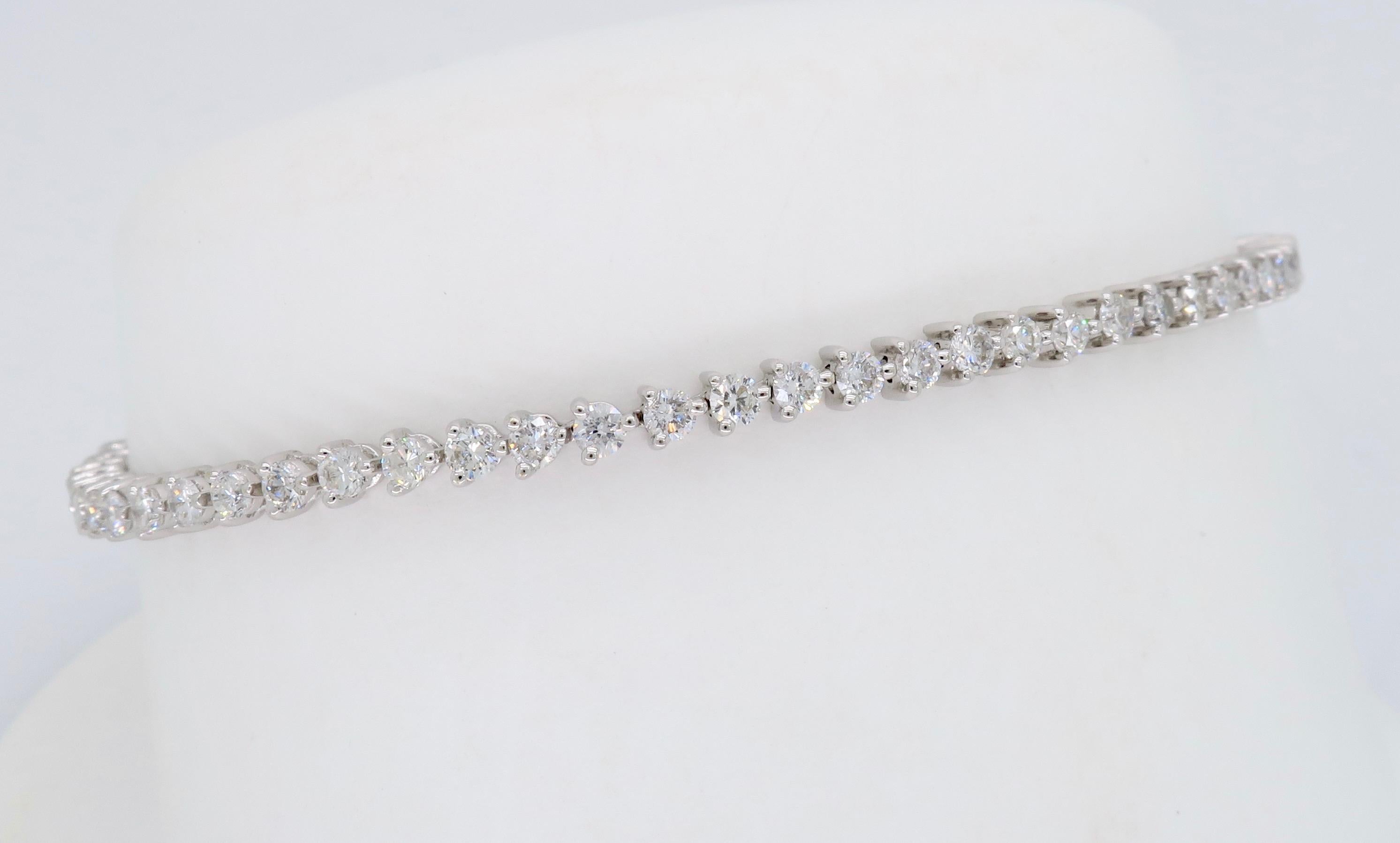 18 Karat White Gold Martini Style Diamond Bracelet In Excellent Condition In Webster, NY