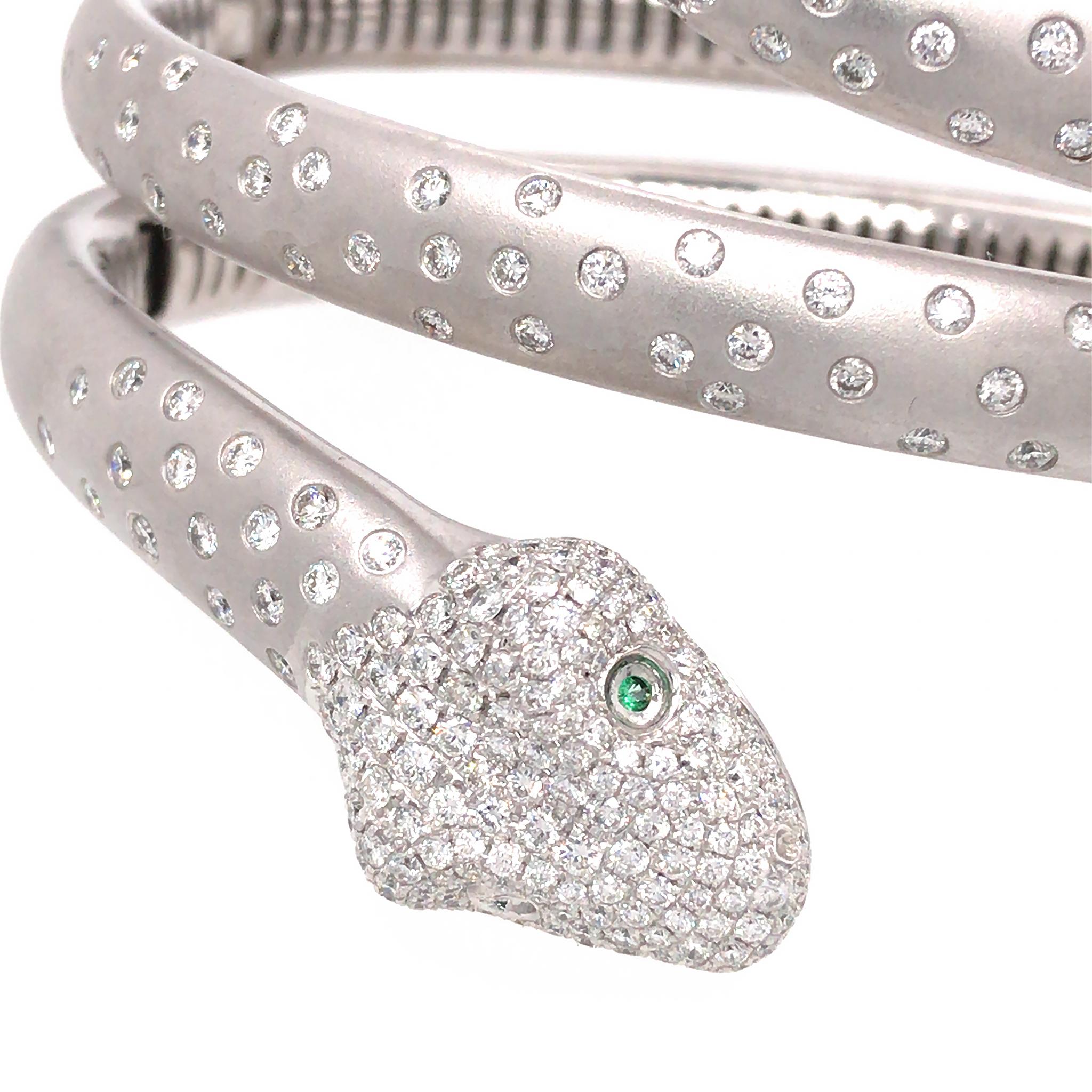 18k White Gold
Diamond: 3.45 ct twd (estimated)
Emerald: 0.02 tcw
Total Weight: 53.00 grams