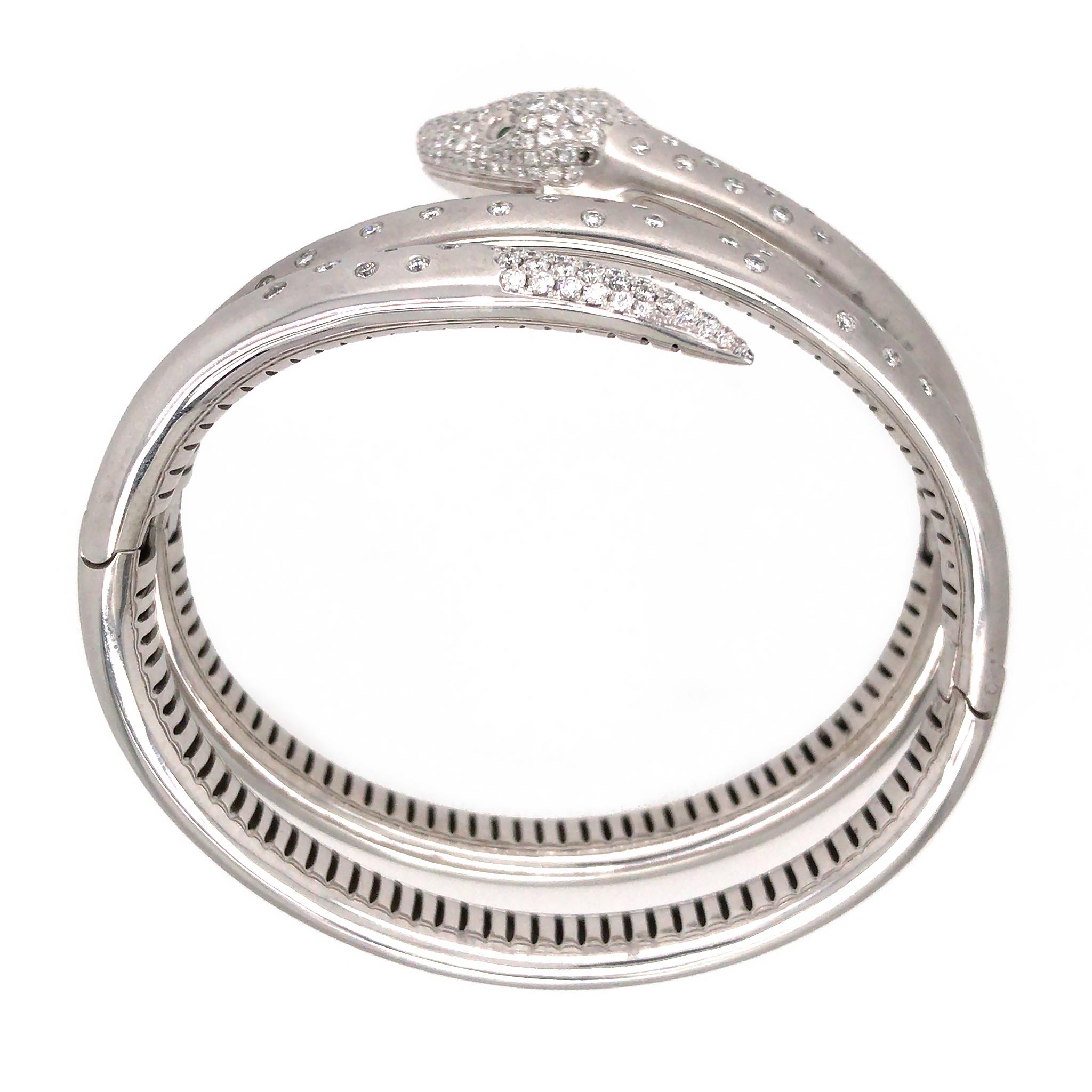 18k White Gold Matte Snake Cuff Diamond Bracelet In Good Condition In New York, NY