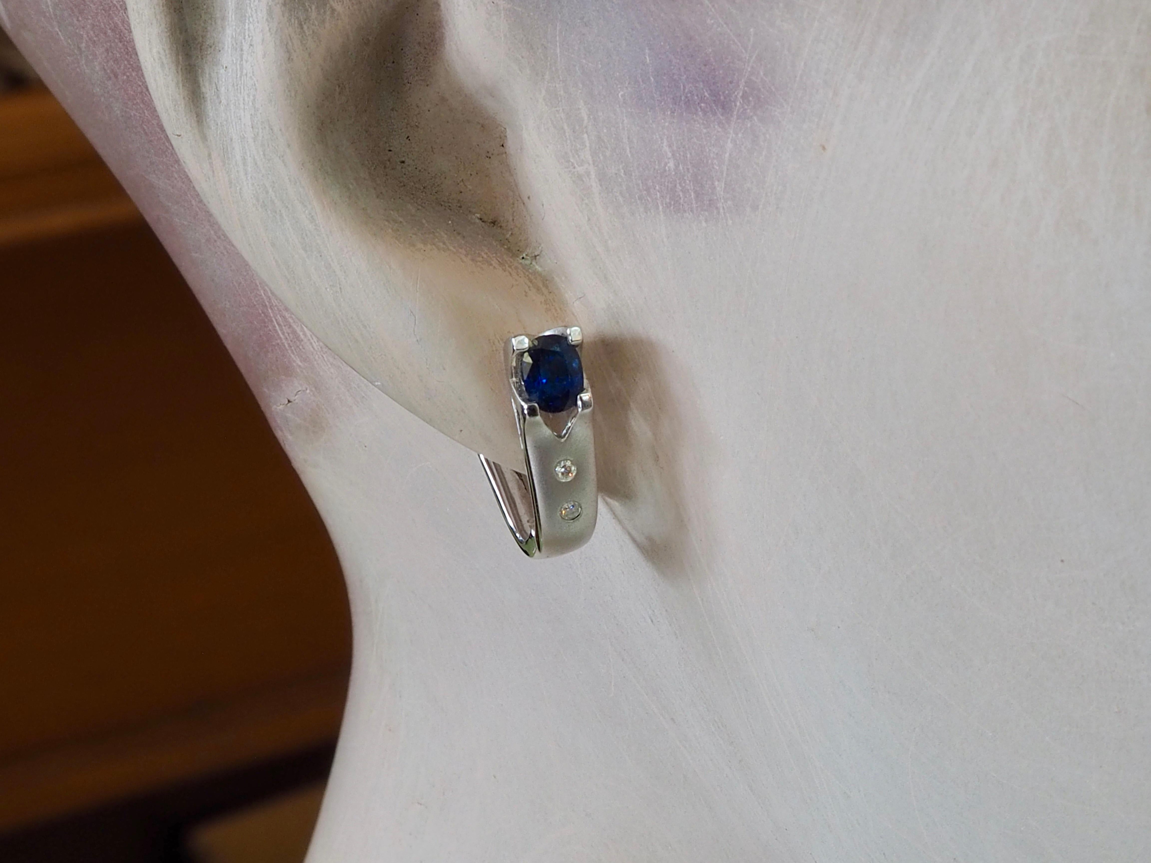 Women's or Men's 18K White Gold Matted 1.06 Carat Blue Sapphire & 0.05 Carat Diamond Earrings For Sale