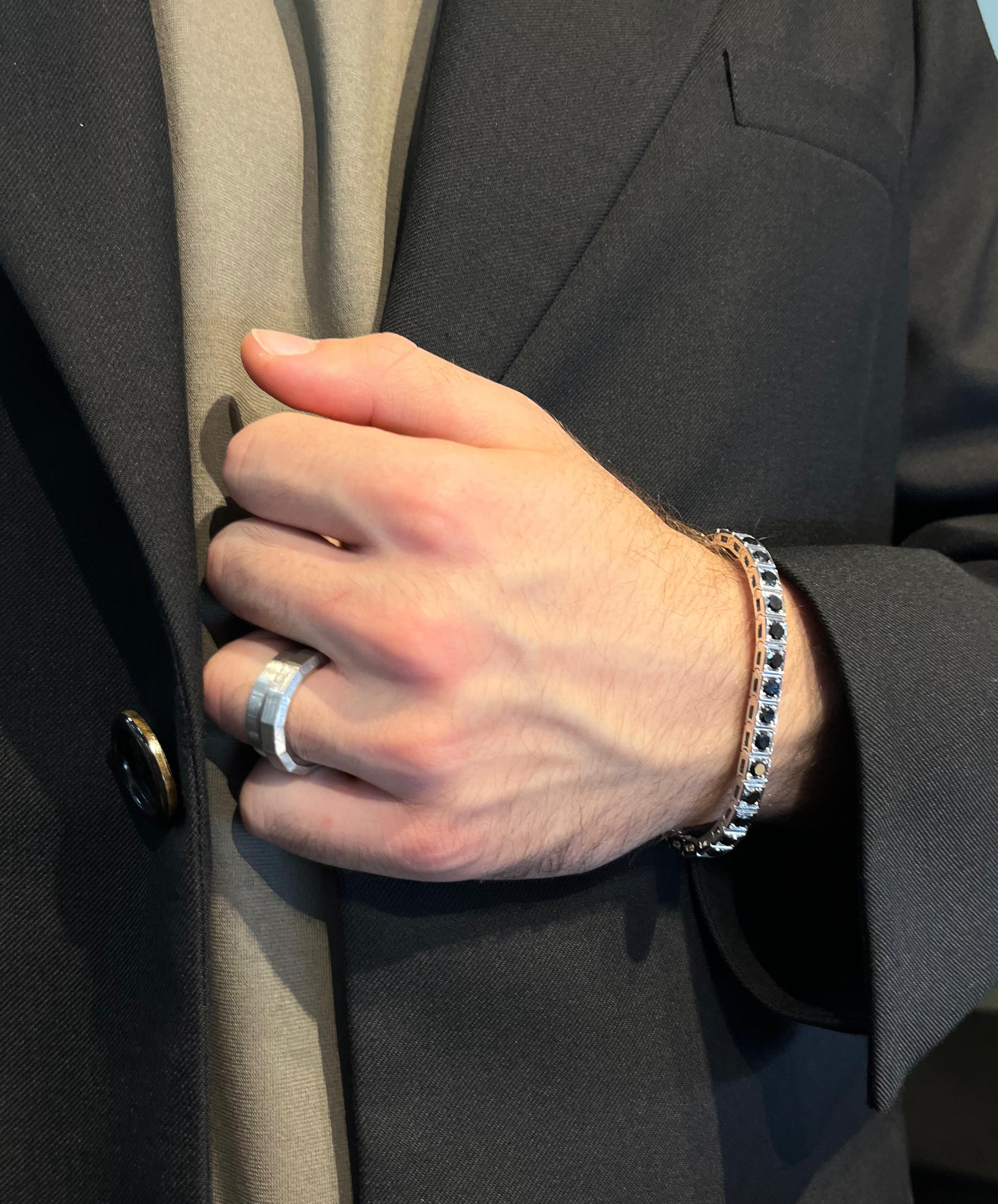 Contemporain Bracelet en or blanc 18 carats avec diamants noirs pour hommes, par Gloria Bass en vente