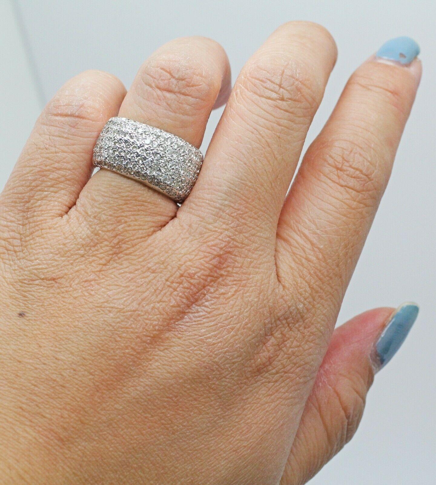 18 Karat White Gold Micropave' Diamond Ring In Excellent Condition In Los Angeles, CA