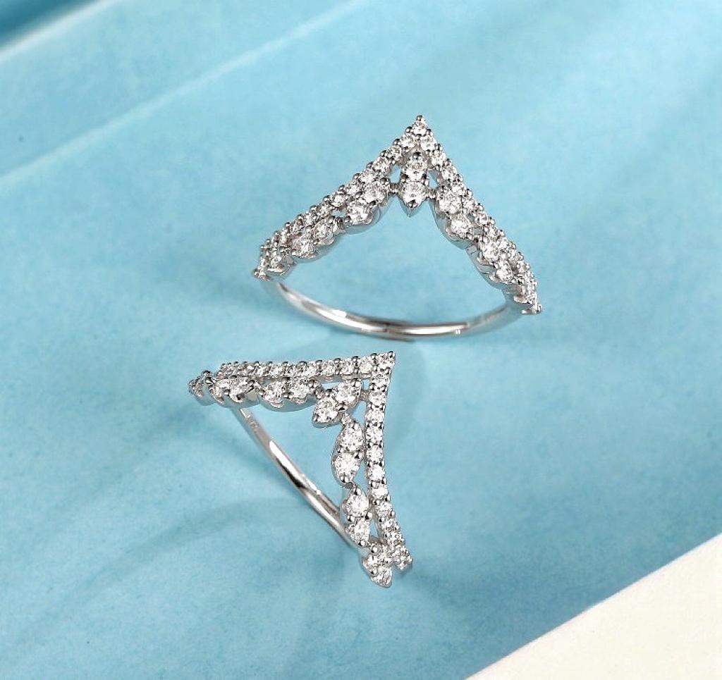 Women's or Men's 18K White Gold Mix Cut Diamond Ring in V Shape (Made to Order) For Sale