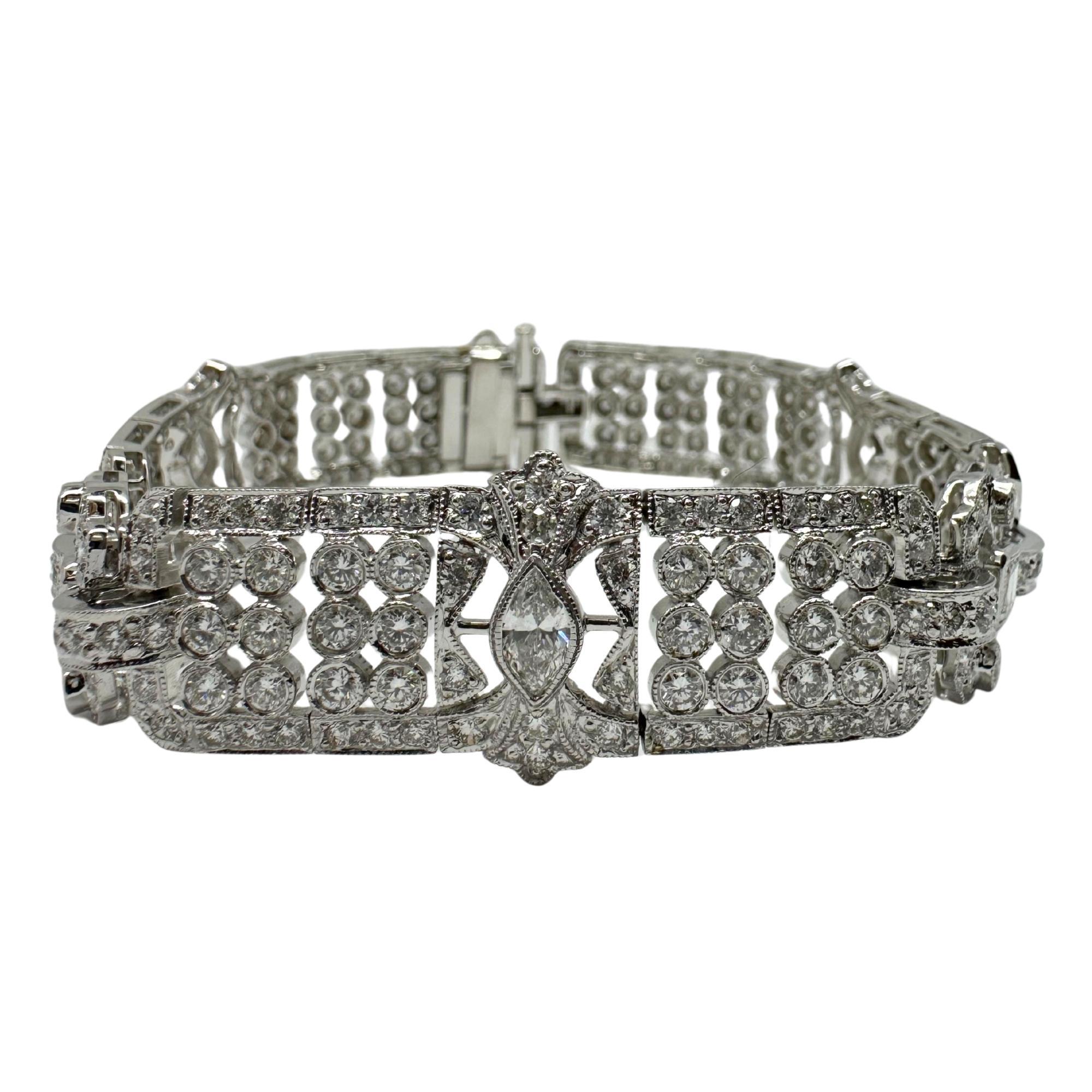 18K White Gold Mixed Cut Diamond Bracelet In Good Condition For Sale In New York, NY