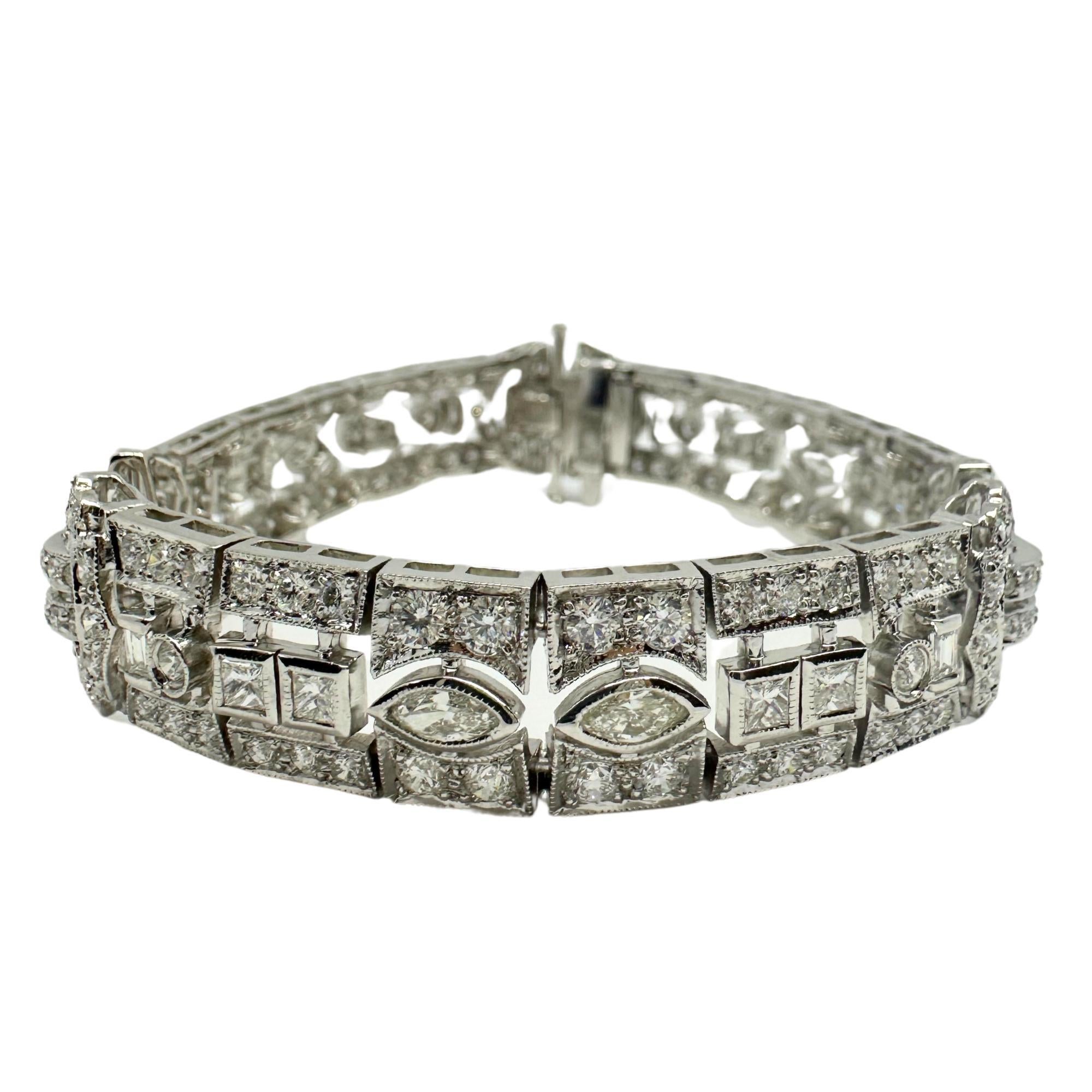 Bracelet en or blanc 18 carats avec diamants tailles mixtes Bon état - En vente à New York, NY