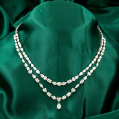Collana vistosa in oro bianco 18 carati con diamanti di forme diverse, 21,43 carati