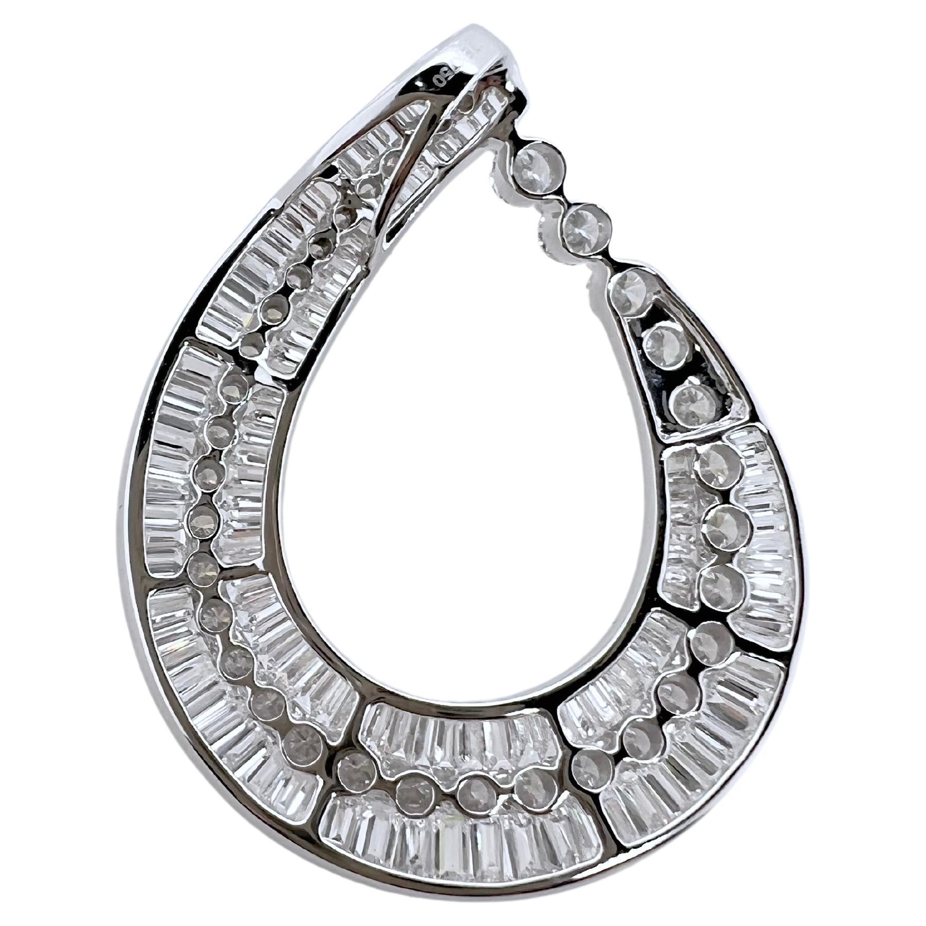 Contemporary 18k White Gold Modern Diamond Pendant For Sale