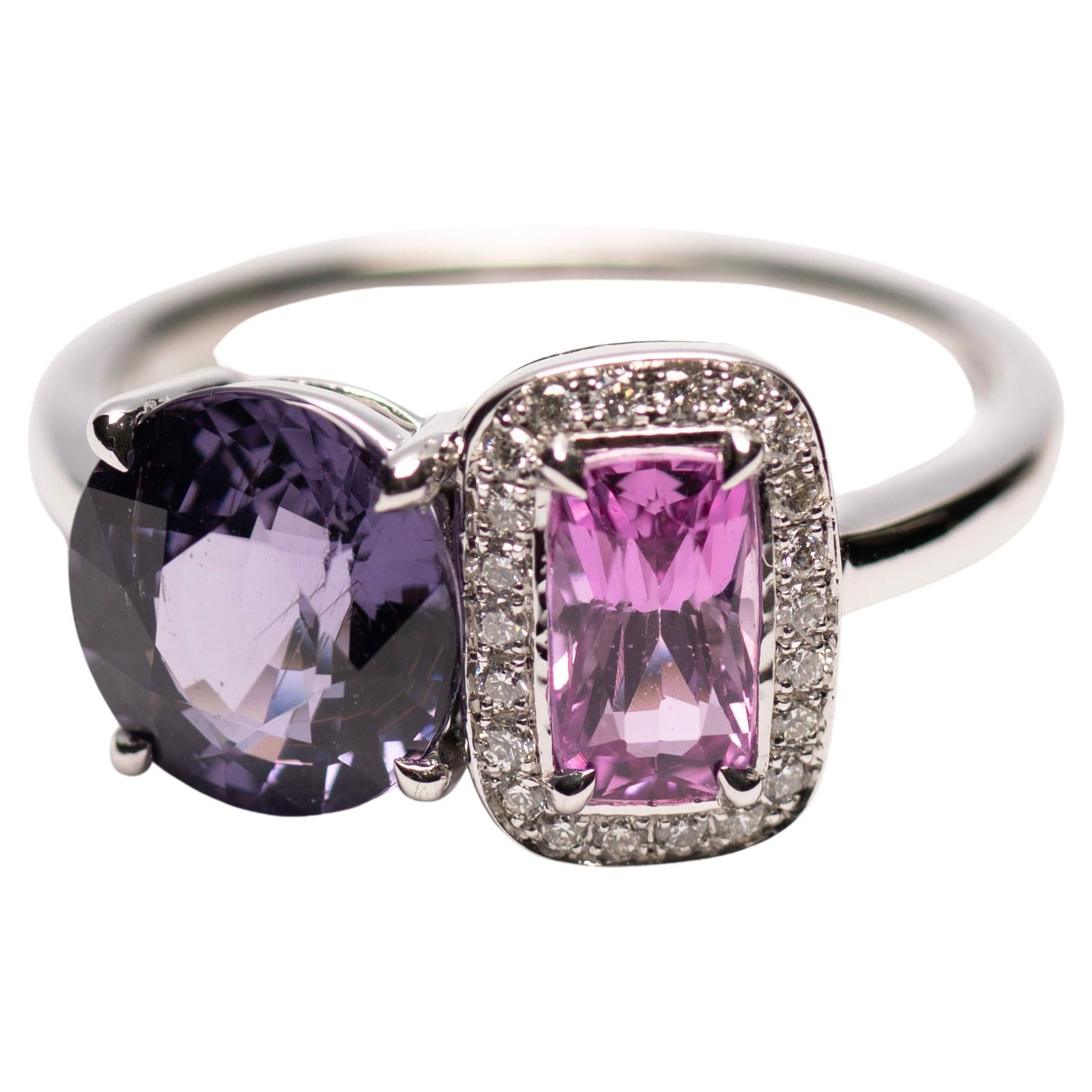 in vendita:  Anello Moi et Toi in oro bianco 18K con spinello viola e zaffiro rosa