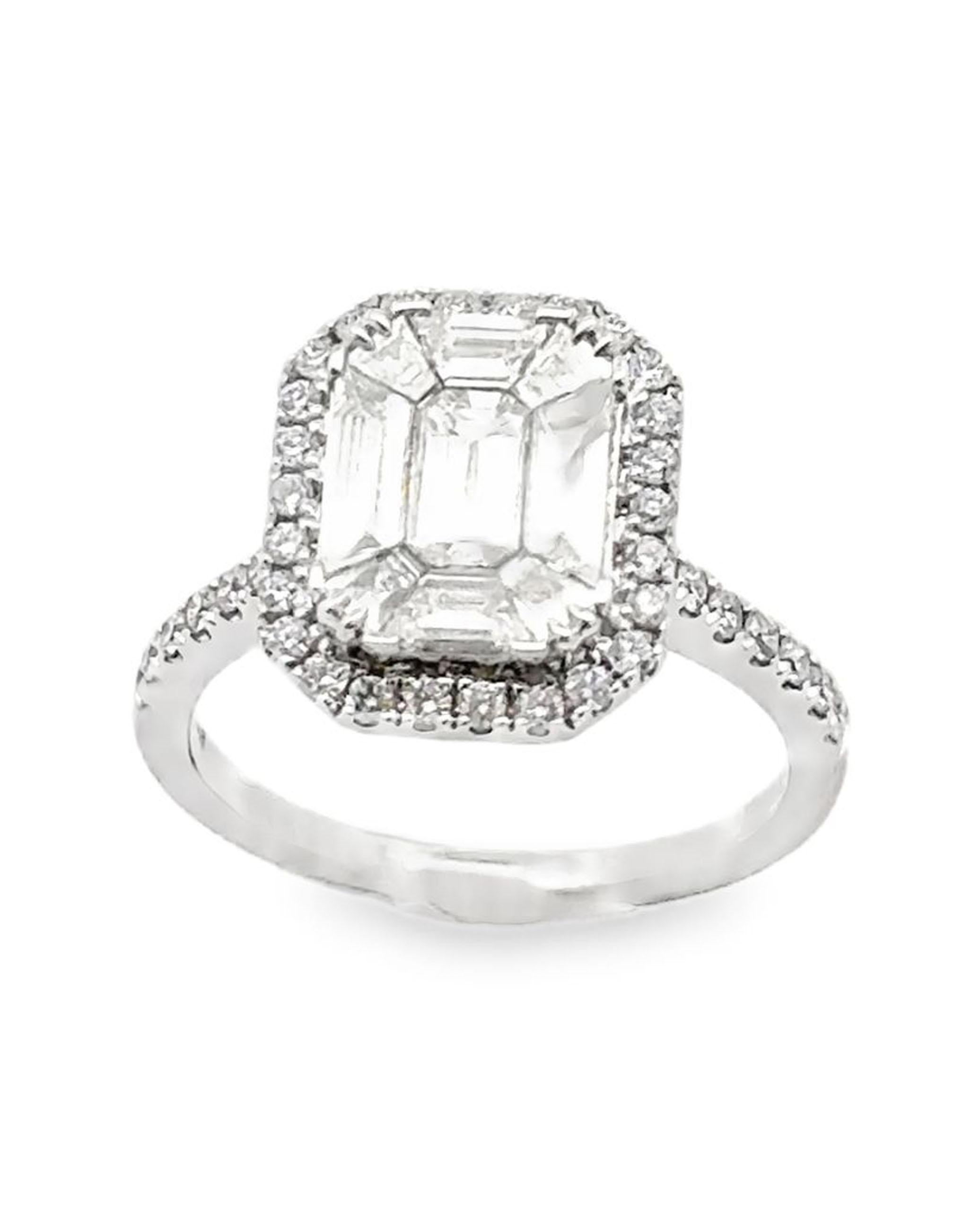 Diamantring aus 18 K Weißgold mit 9 unsichtbar gefassten Diamanten im Stufenschliff mit einem Gesamtgewicht von 1,00 Karat und 40 runden Diamanten im Brillantschliff mit einem Gesamtgewicht von 0,41 Karat.   

- Größe 6.5 - Kann auf Anfrage