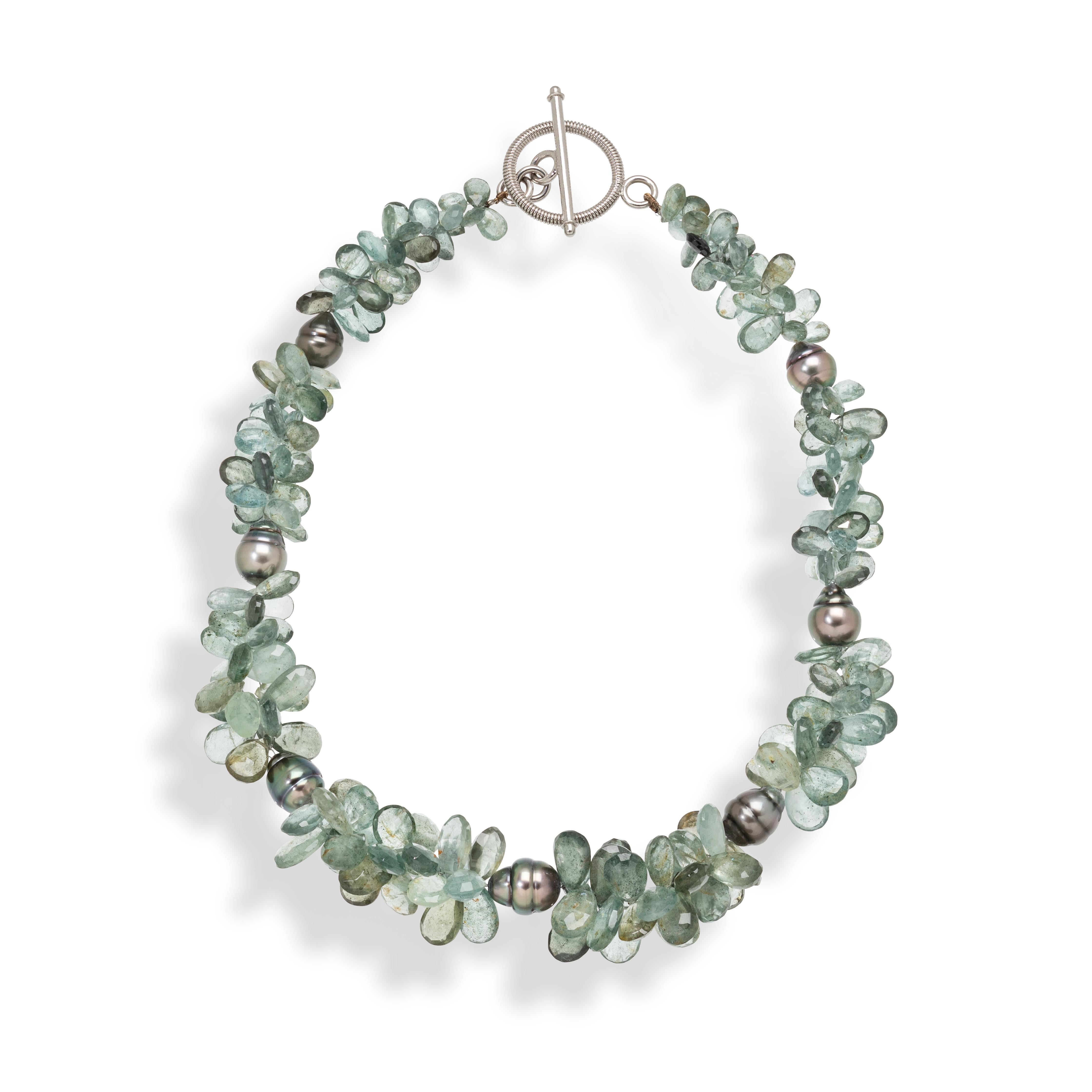 Contemporary 18k White Gold Moss Aquamarine and Cerclé Baroque Tahitian Pearl Necklace For Sale